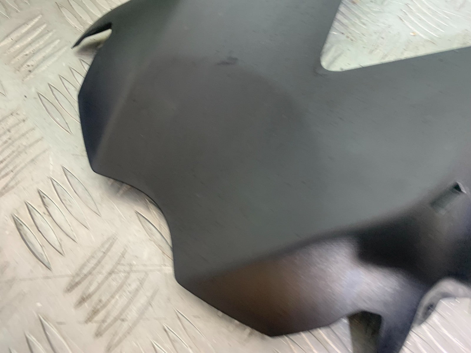 TRIUMPH 675 STREET TRIPLE UNDERTRAY  2013-2016 (CMB1186)