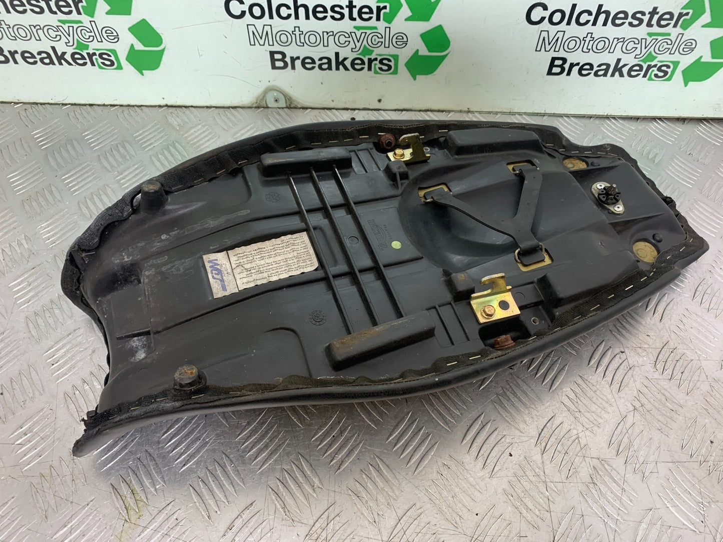 TRIUMPH 955i SPRINT ST SEAT YEAR 1999-04 (CMB1230)