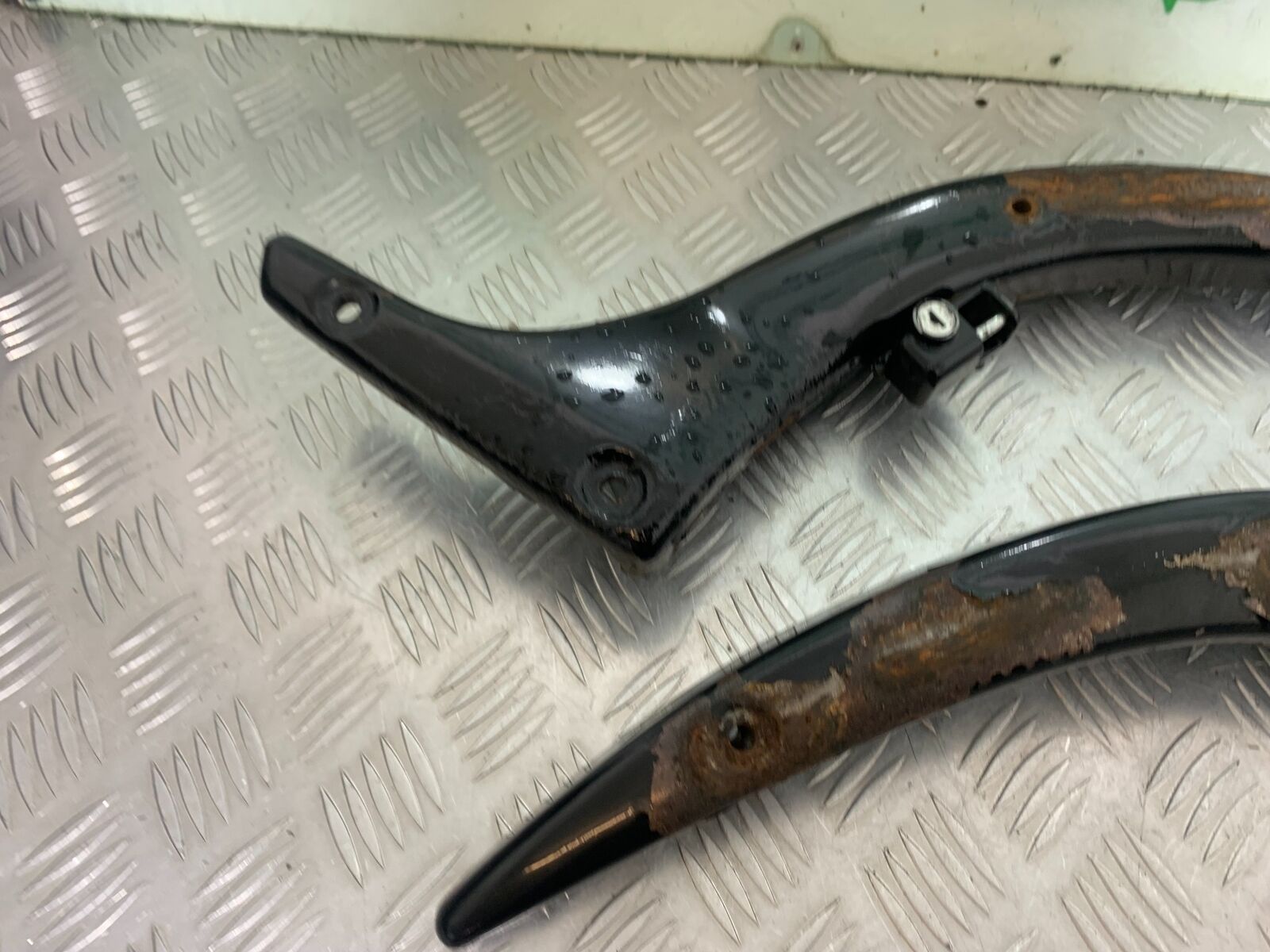 SUZUKI INTRUDER VL800 C800 REAR MUDGUARD BRACKETS   YEAR 2012-16 (CMB1039)
