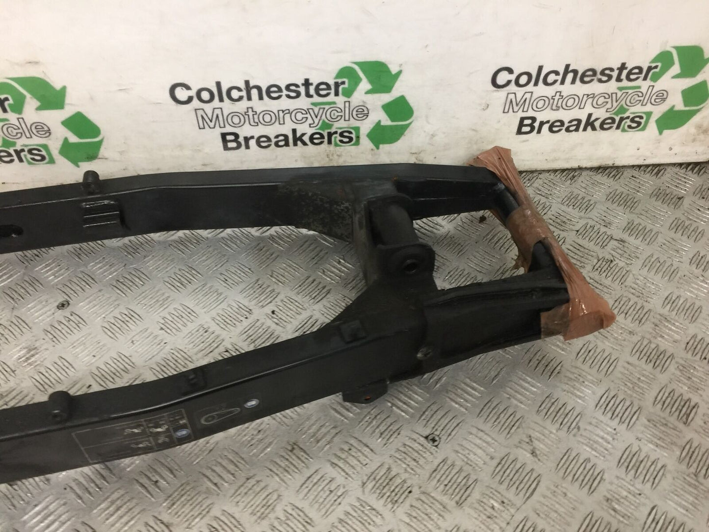 KAWASAKI Z800 Z 800 SWINGARM   YEAR 2015  (STOCK 874)