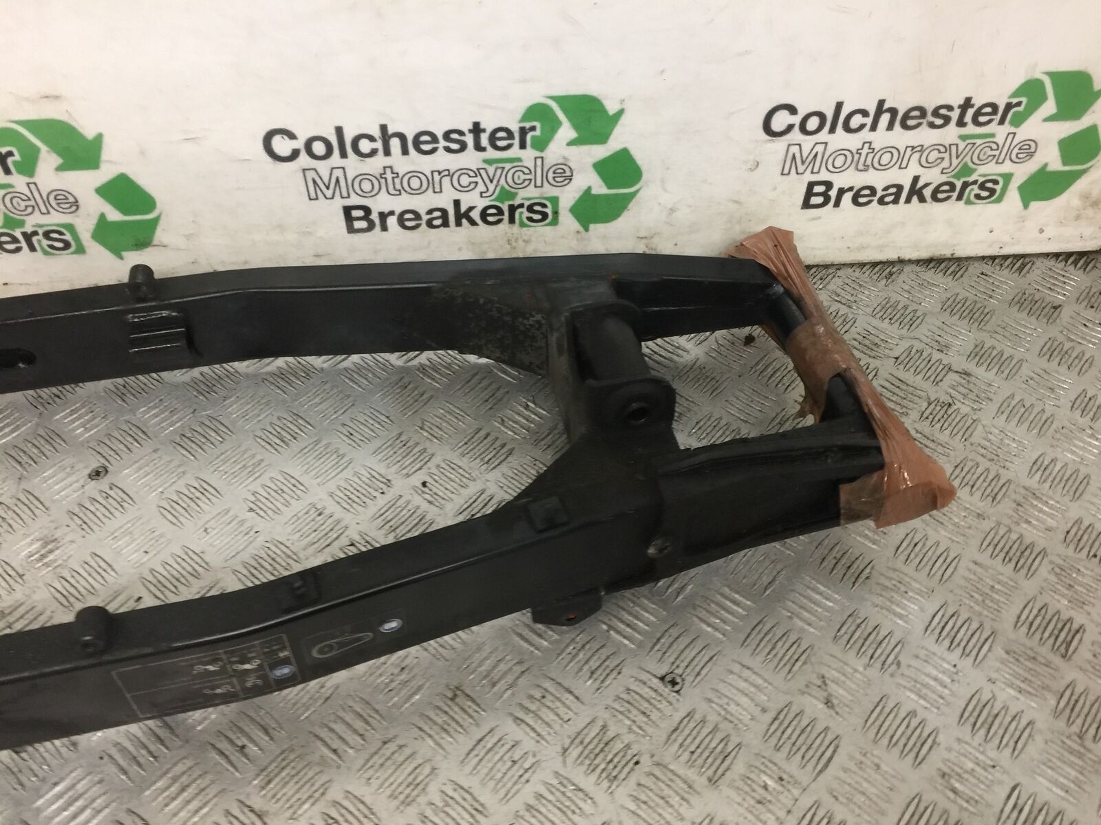 KAWASAKI Z800 Z 800 SWINGARM   YEAR 2015  (STOCK 874)