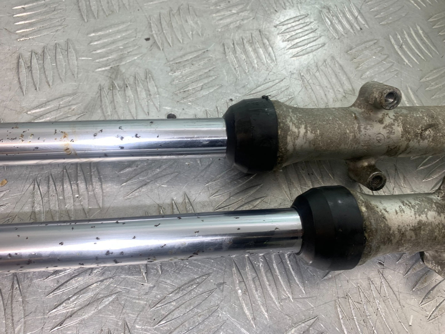 SUZUKI GP100 GP 100 FORKS  YEAR 1978-1988 (CMB1259)