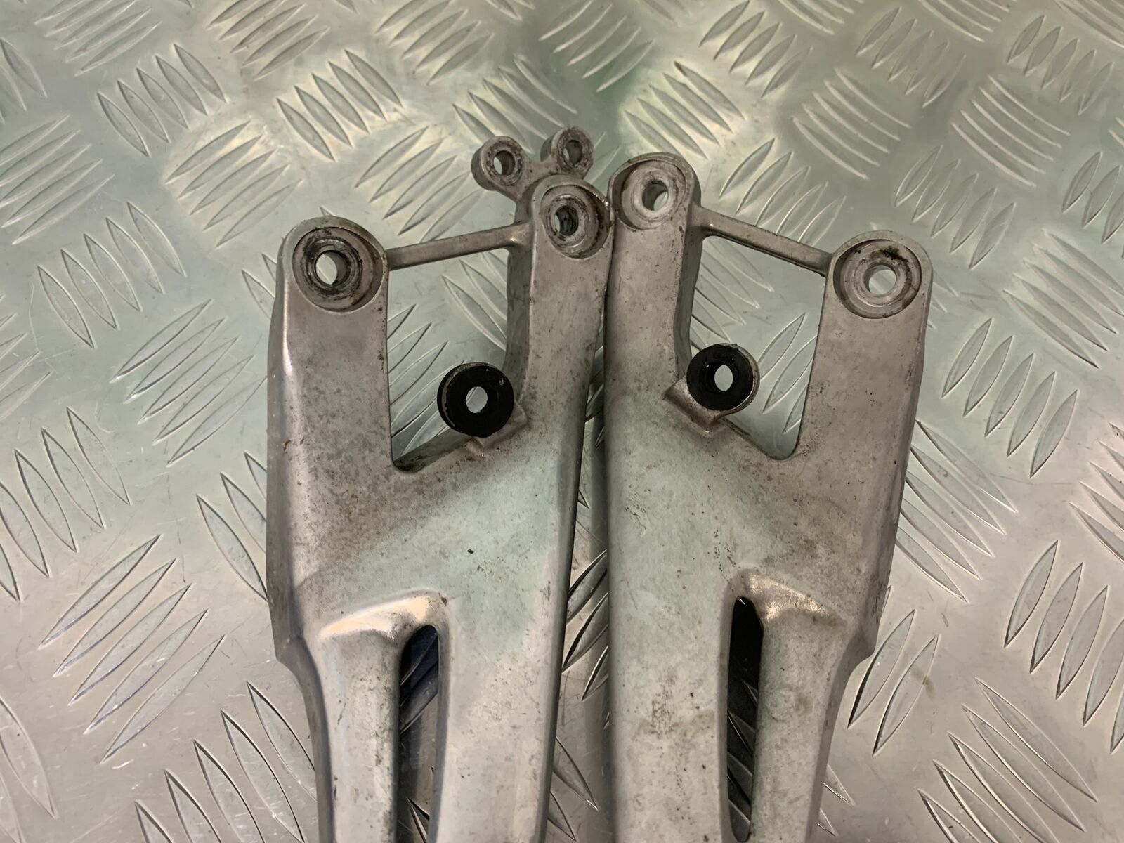 HONDA CBR1100 BLACKBIRD REAR HANGERS AND PEGS  YEAR 1996-1998 (STOCK 936)