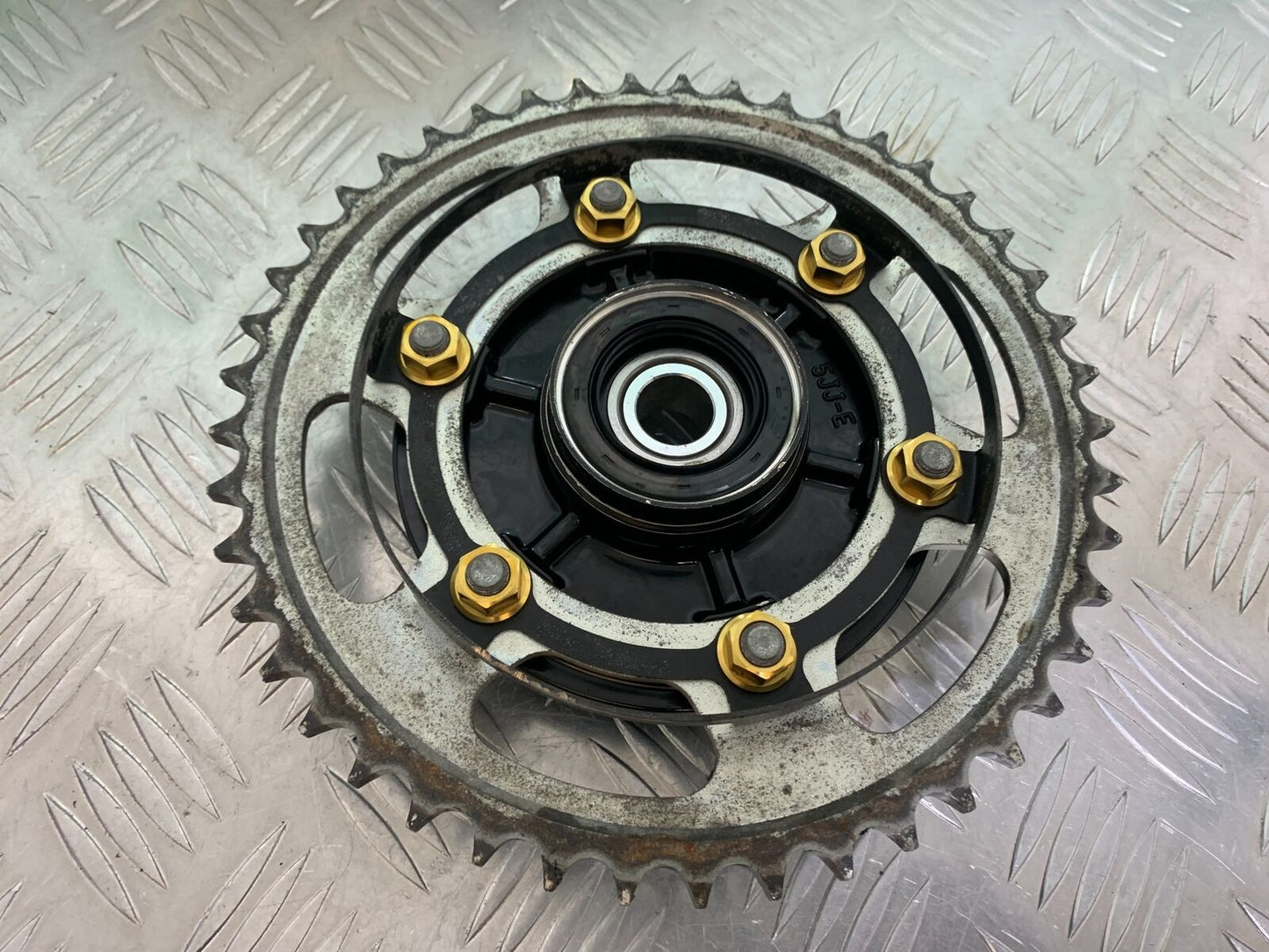 YAMAHA MT09 MT-09 SPROCKET CARRIER  YEAR 2013-2016  (STOCK 997)