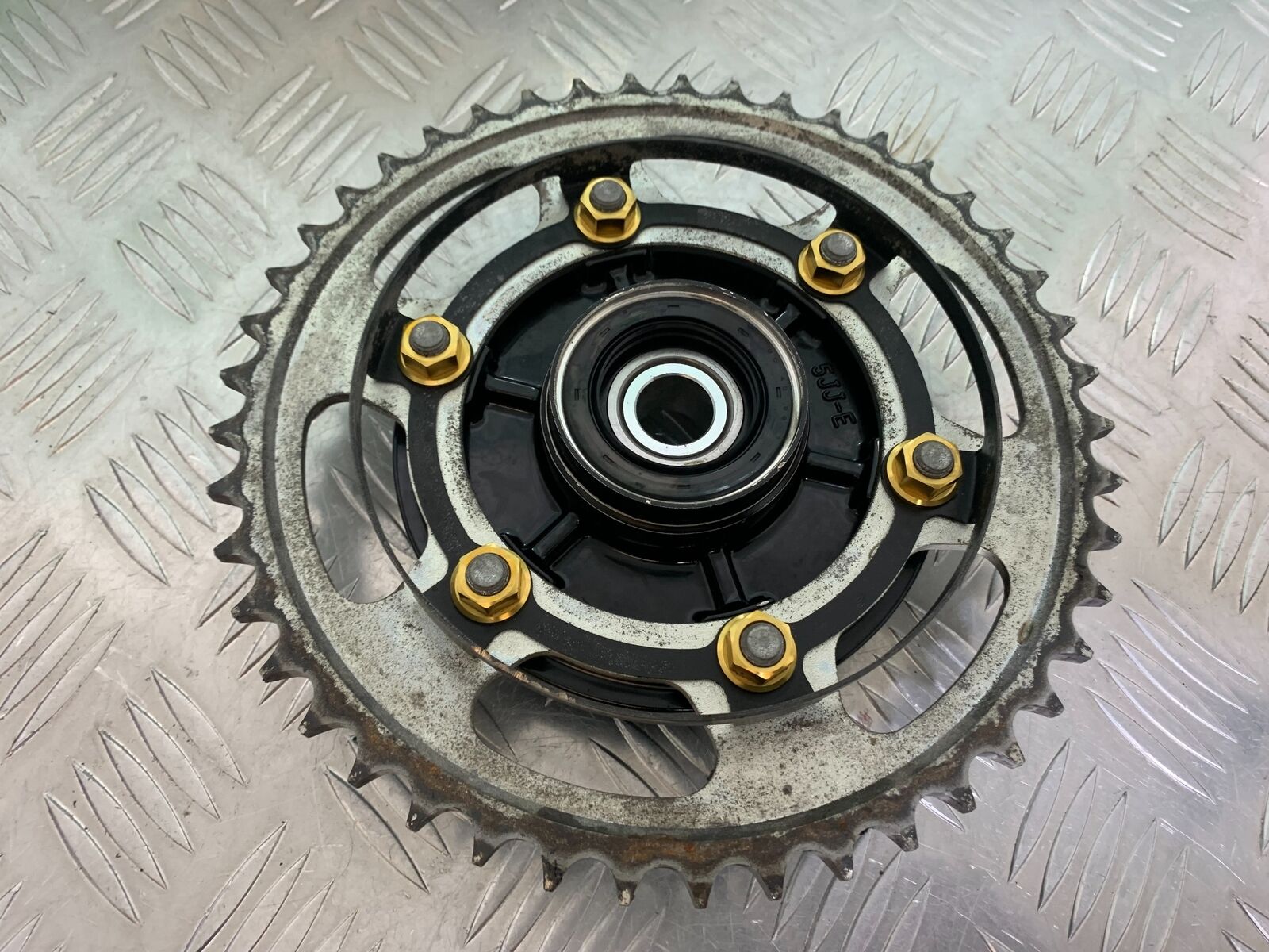 YAMAHA MT09 MT-09 SPROCKET CARRIER  YEAR 2013-2016  (STOCK 997)