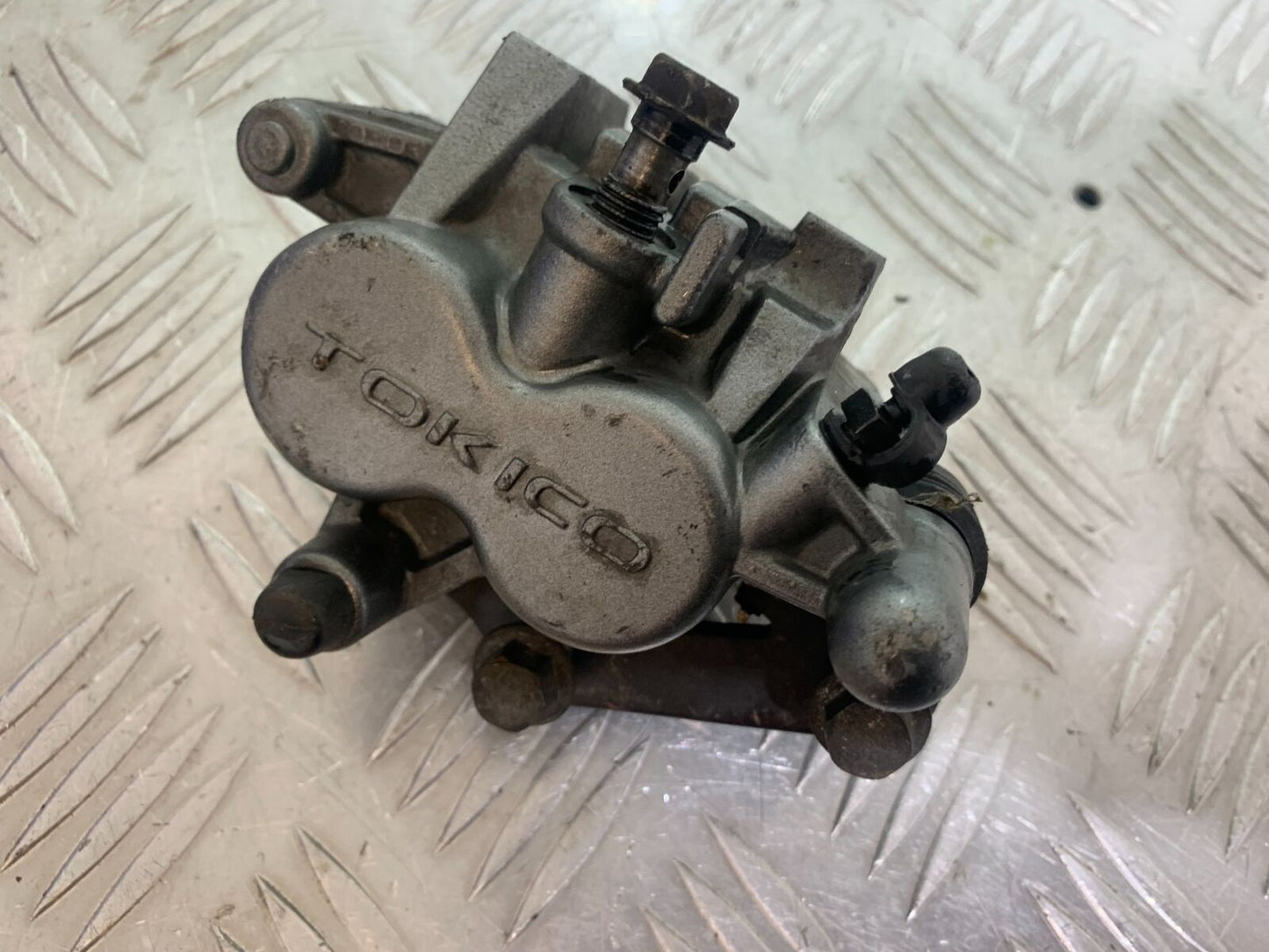 KAWASAKI Z750 ZR750 ZR-7S REAR BRAKE CALIPER  YEAR 1999-05 (CMB1135)