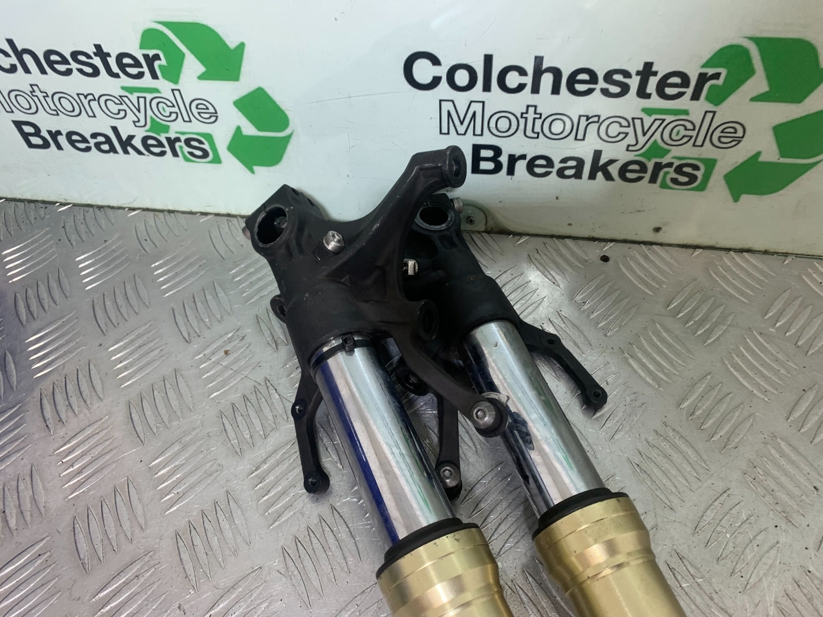 YAMAHA YZF R1 FORKS (BENT SOLD AS PARTS)  YEAR 2004-2006 (CMB1155)