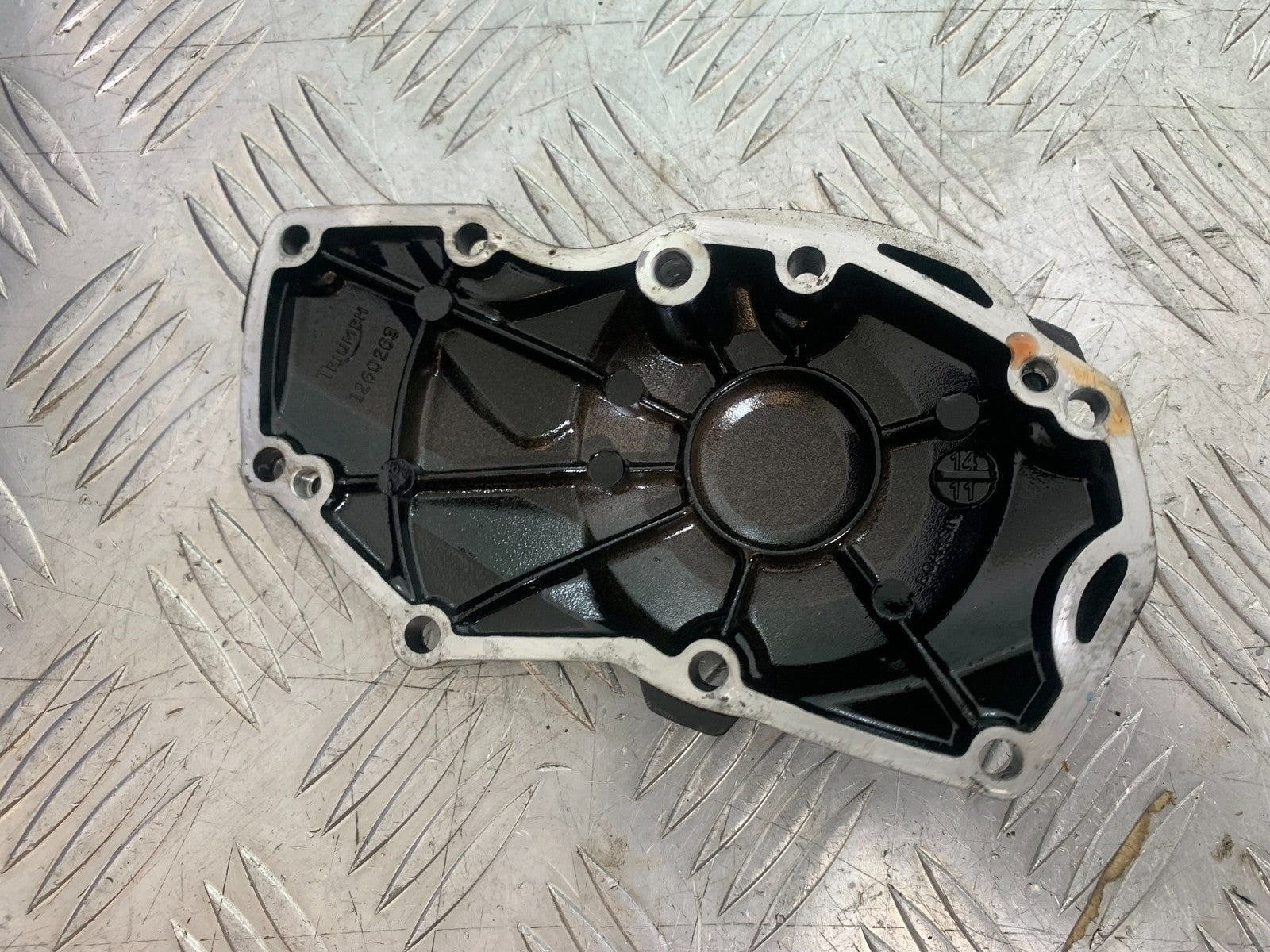 TRIUMPH 675 STREET TRIPLE RIGHT ENGINE COVER   2013-2016 (CMB1186)