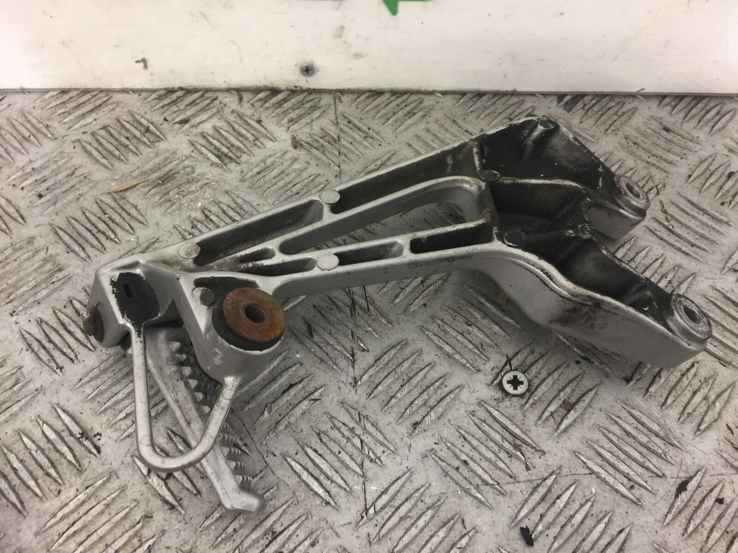 HONDA VFR800 VFR 800 RIGHT REAR HANGER  YEAR 1998-2001 (PRE V-TEC) STOCK NO326
