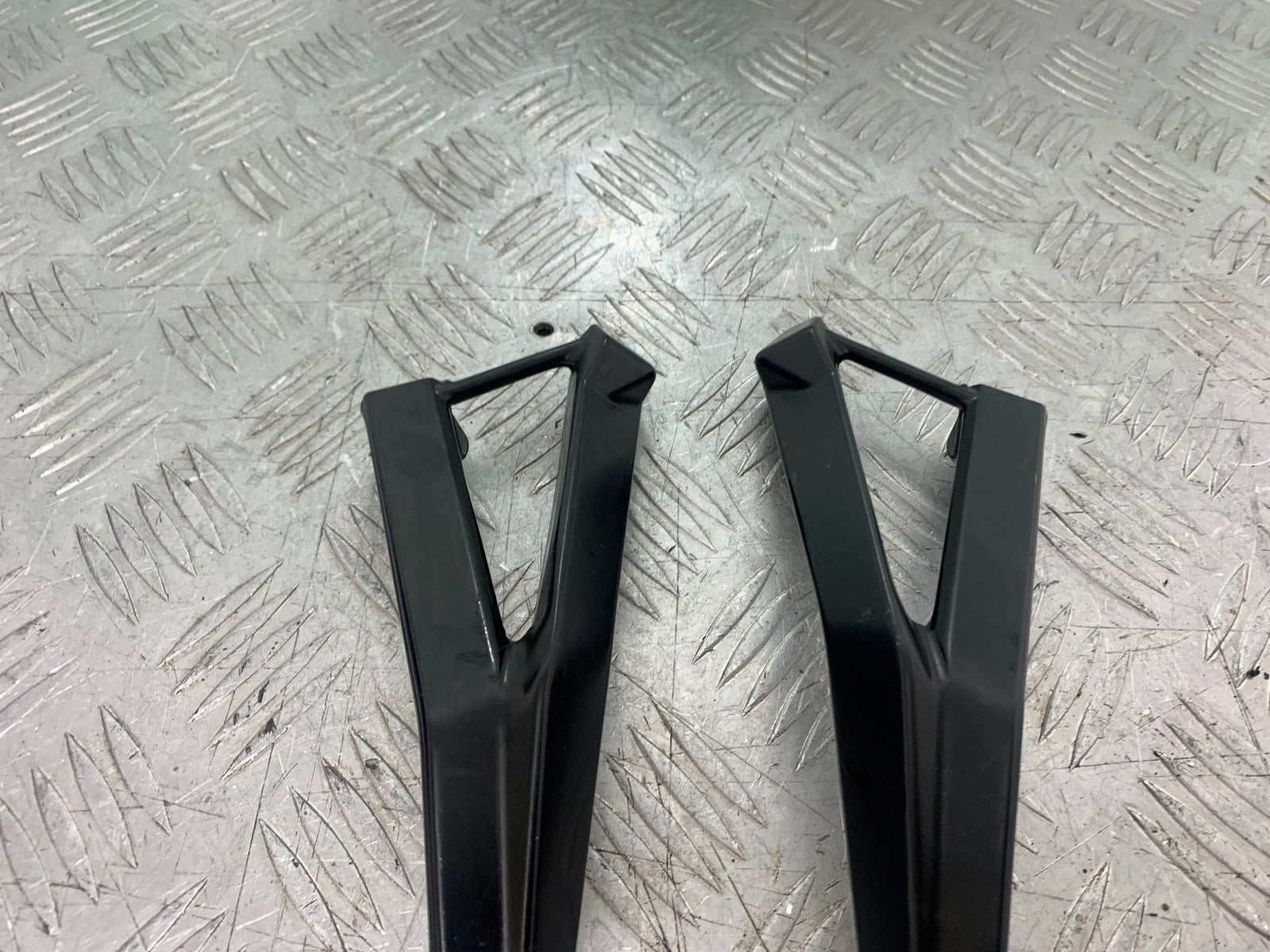 DUCATI 1198 S REAR HANGERS AND PEGS  YEAR 2009-2011 (CMB1219)