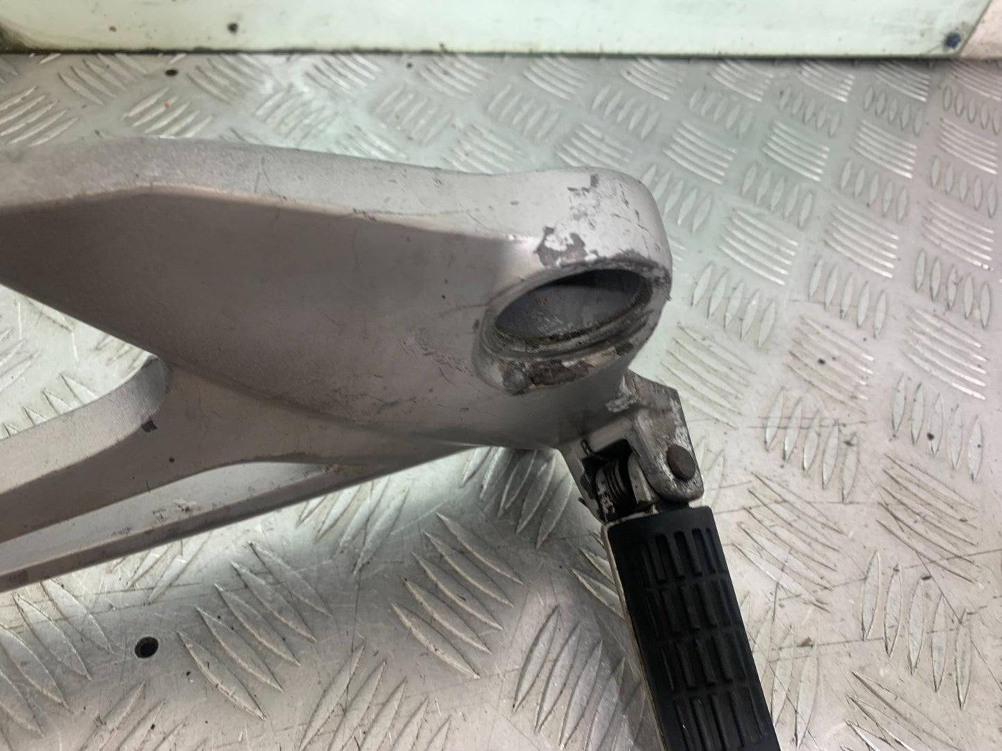HONDA XL125 VARADERO FRONT RIGHT HANGER   YEAR 2001-2006  (CMB1210)