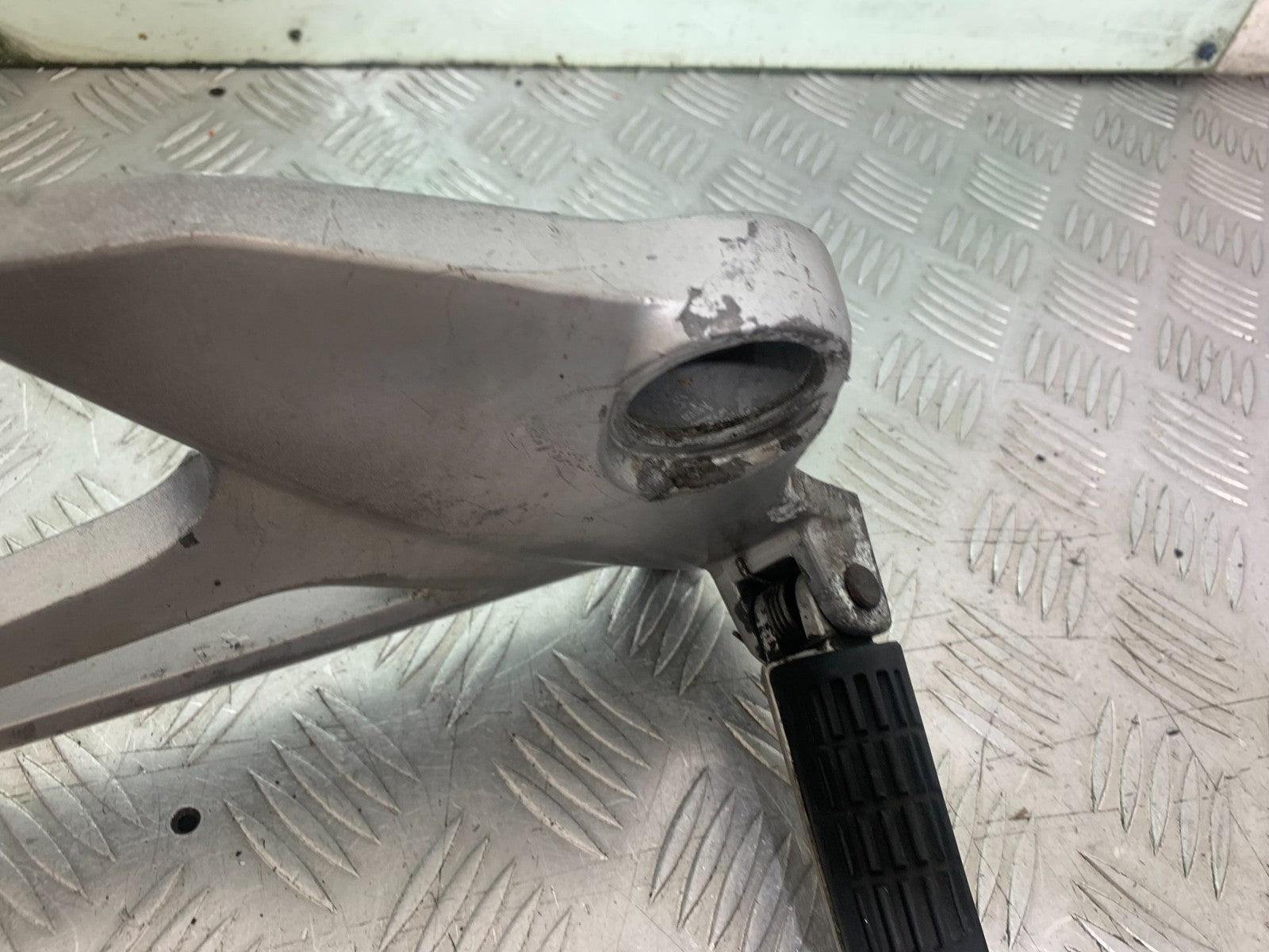 HONDA XL125 VARADERO FRONT RIGHT HANGER   YEAR 2001-2006  (CMB1210)