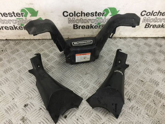 SUZUKI AN 250 BURGMAN HANDLEBAR COVERS YEAR 1999  (STOCK 881)