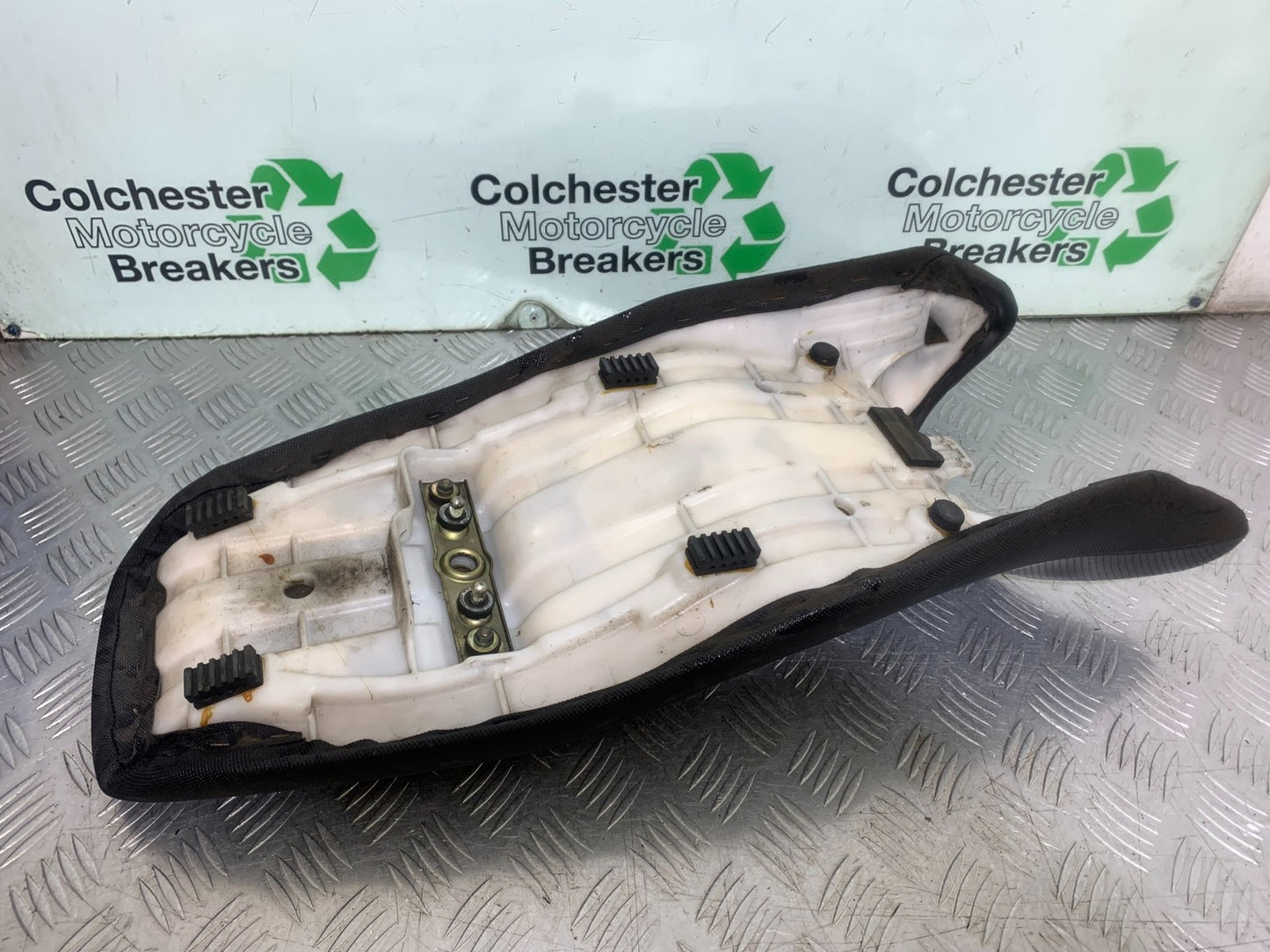 SUZUKI GS500 GS 500 SEAT   YEAR 2001-2008 (CMB1254)