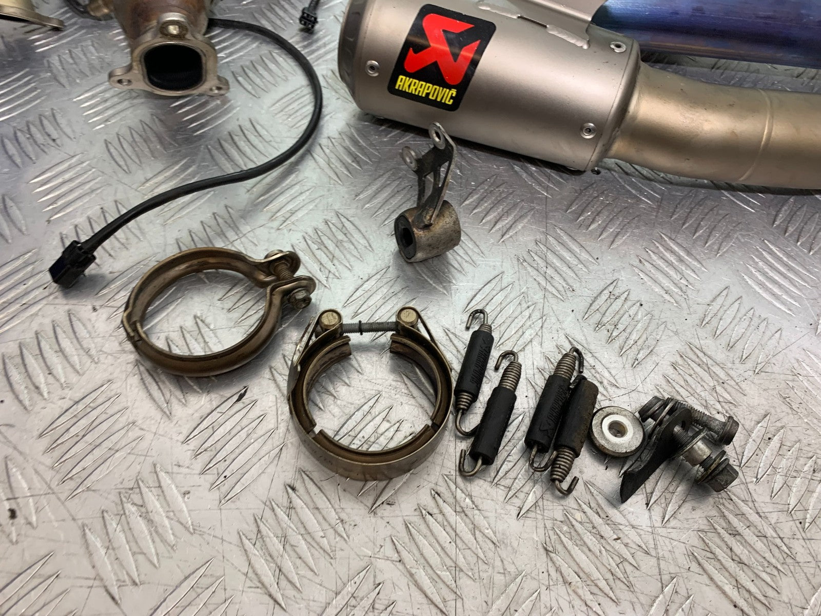 KTM 1290 SUPER DUKE R AKRAPOVIC EXHAUST SYSTEM  YEAR 2020-2024 (CMB1272)