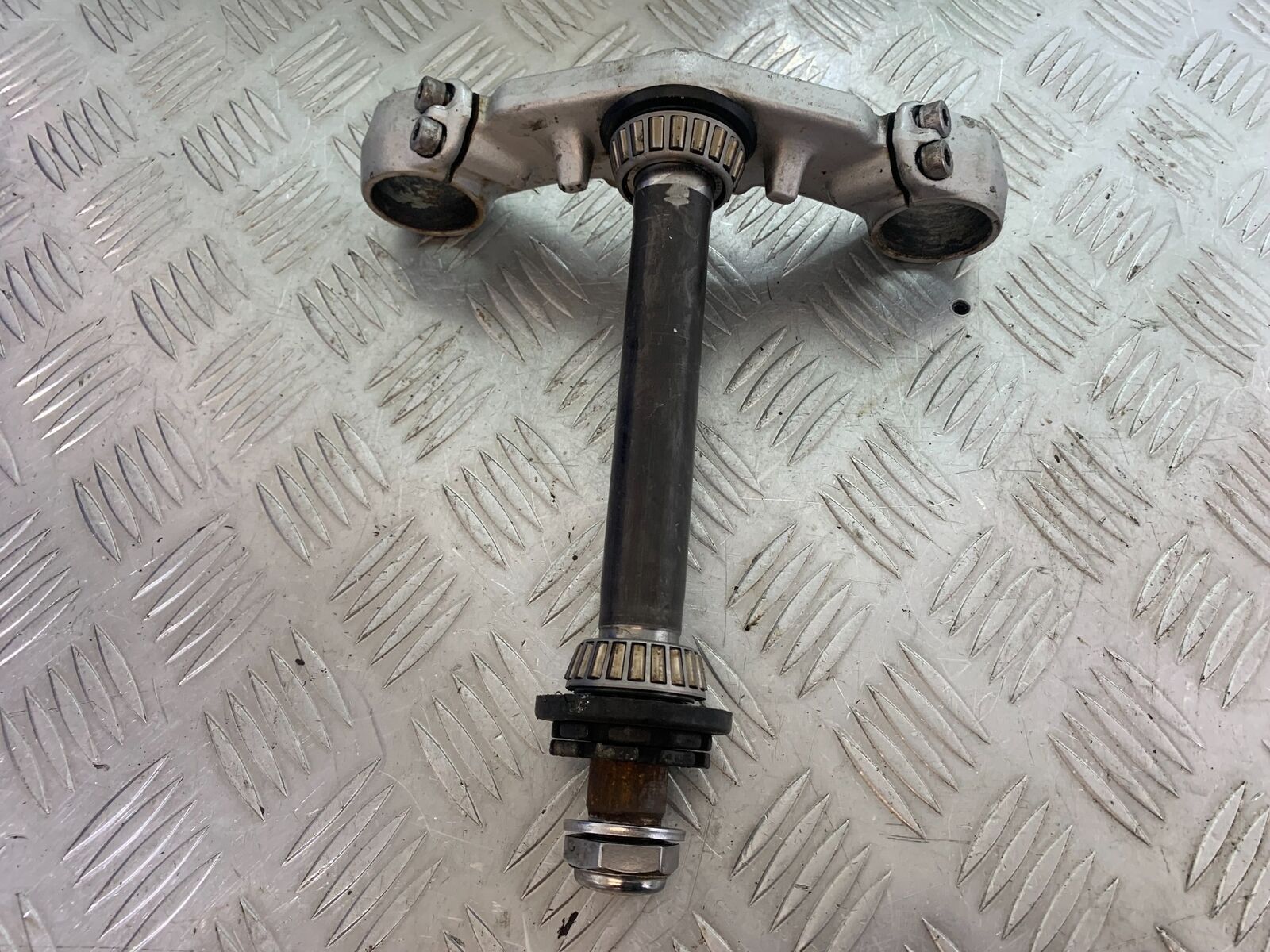 KAWASAKI Z750 ZR750 ZR-7S BOTTOM YOKE  YEAR 1999-05 (CMB1135)