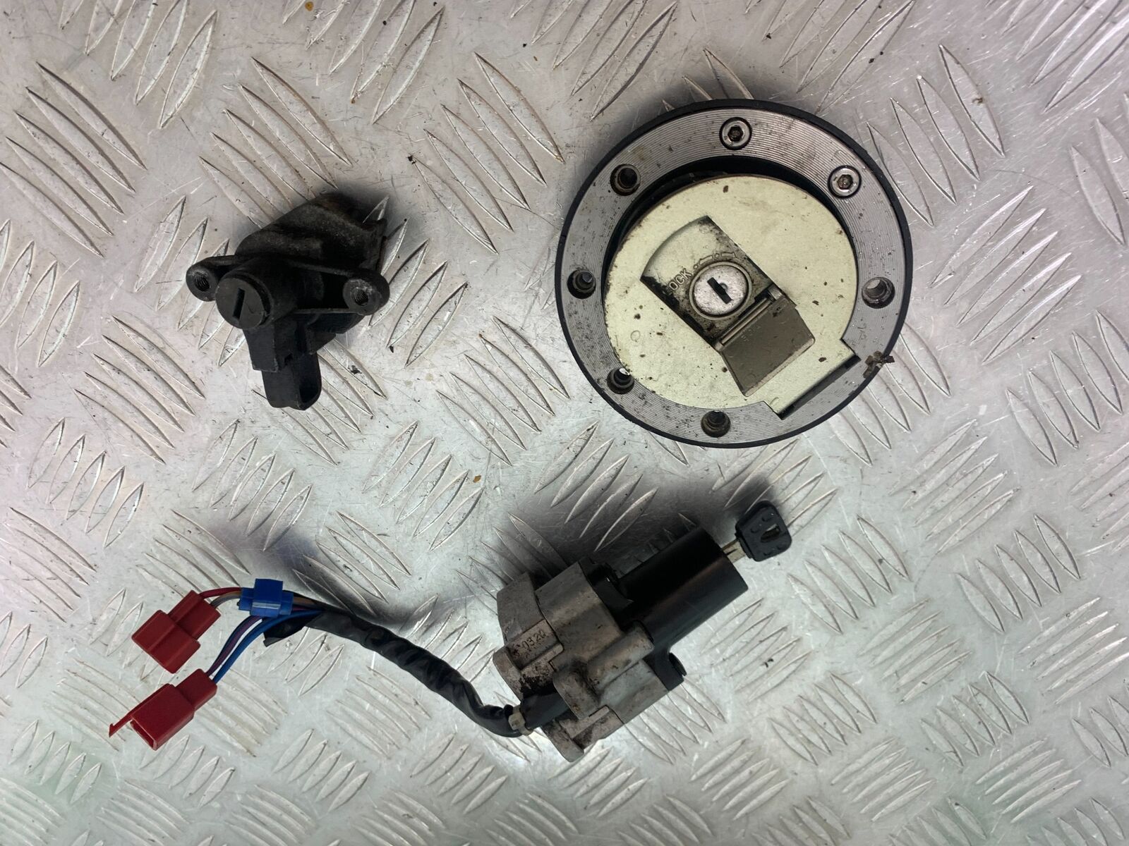 YAMAHA XJR1300 XJR 1300 LOCKS AND KEY YEAR 1999-2003 (CMB1055)