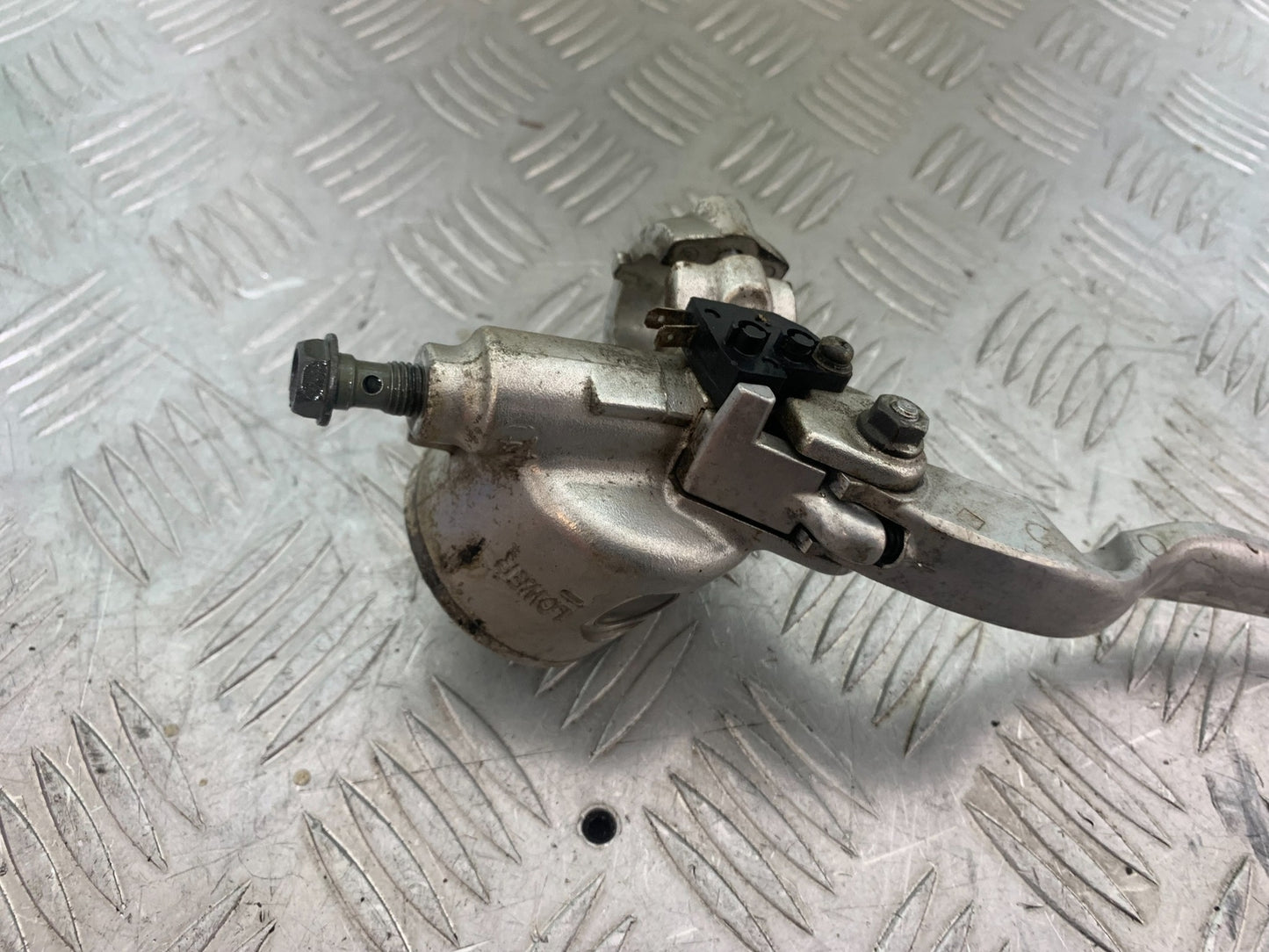 KAWASAKI VN1500 CLASSIC FRONT BRAKE MASTER CYLINDER  YEAR 1999 -2006 (CMB1166)