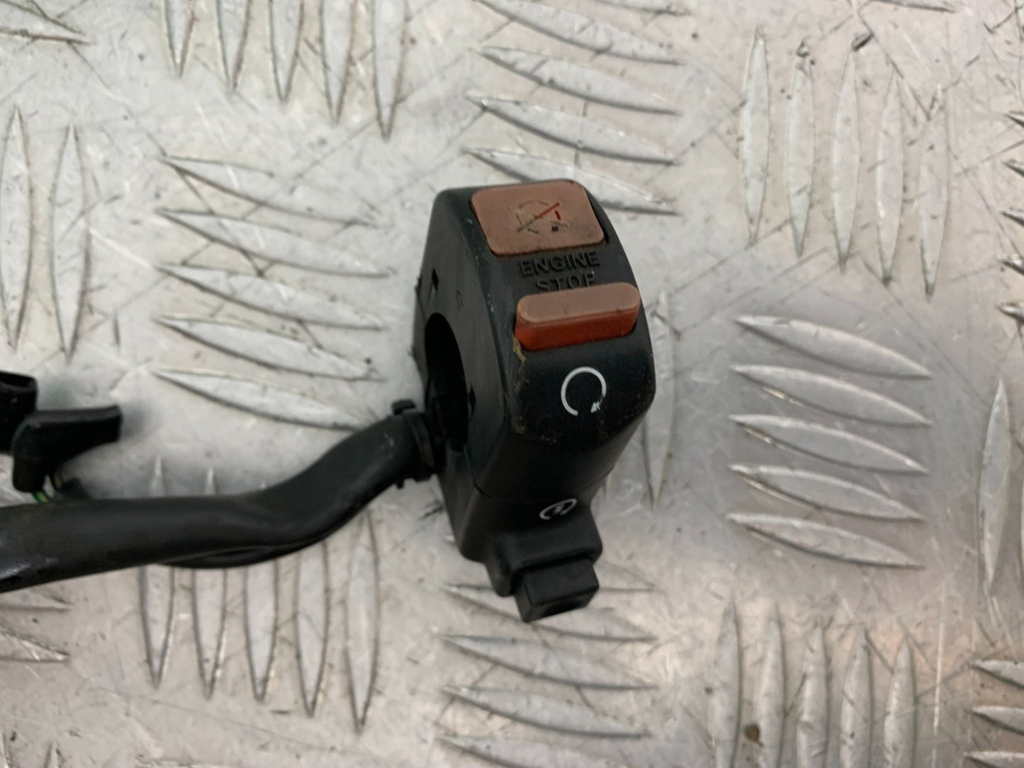 HONDA XL125 VARADERO RIGHT SWITCH GEAR  YEAR 2001-2006  (CMB1304)