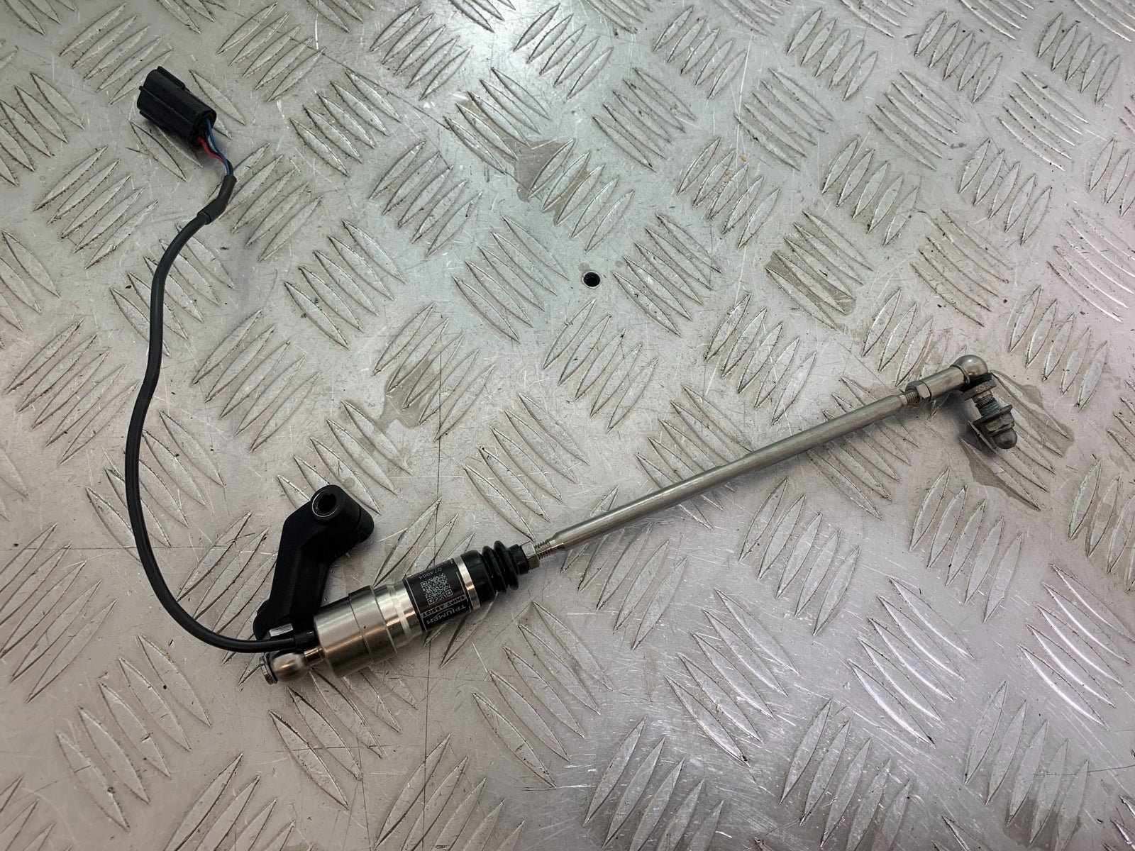 TRIUMPH TRIDENT 660 QIUCK SHIFTER   YEAR 2021-2024 (CMB1148)