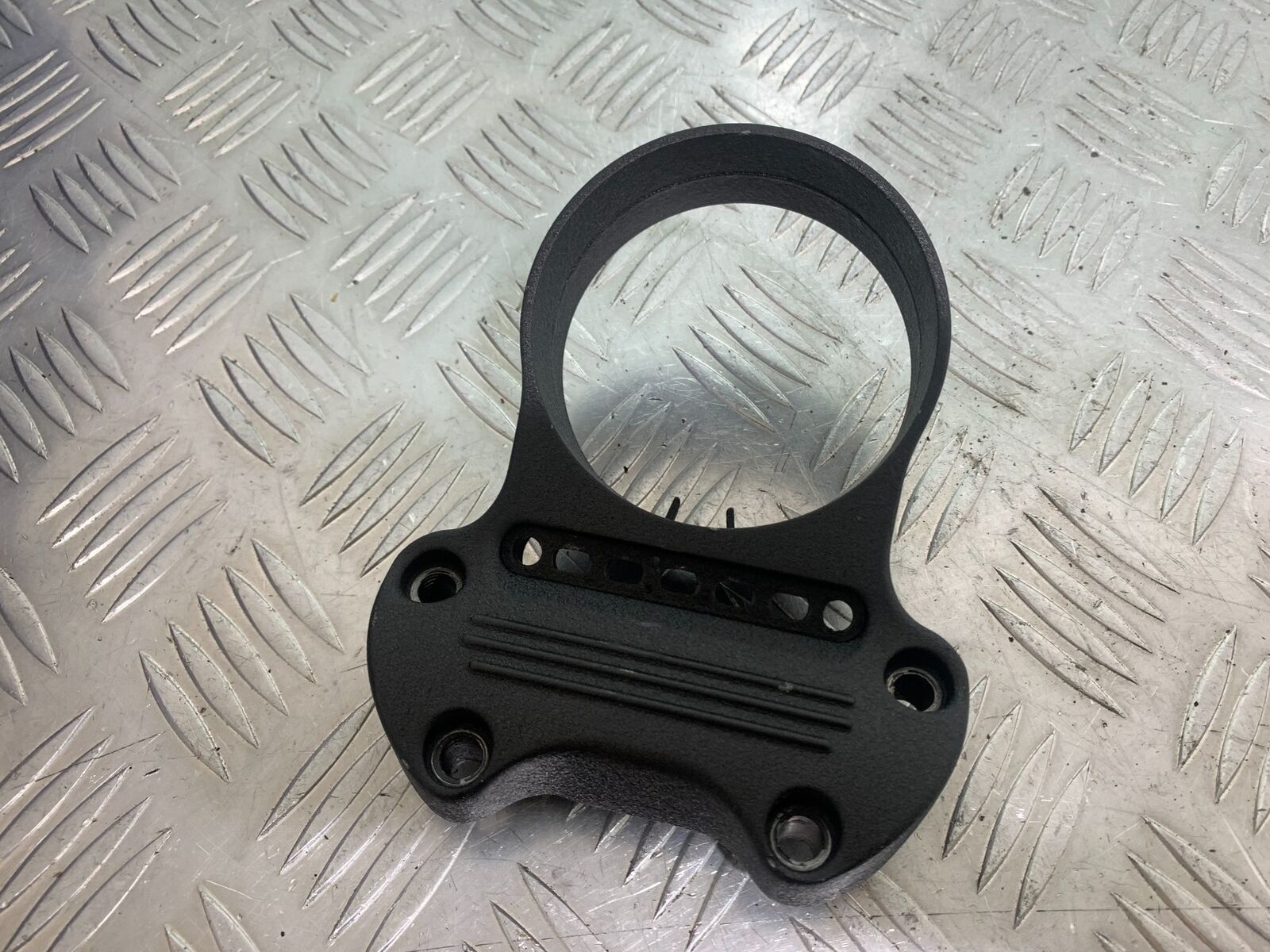 HARLEY DAVIDSON XL883 N IROD SPEEDO MOUNTING BRACKET   YEAR 2020  (CMB1116)