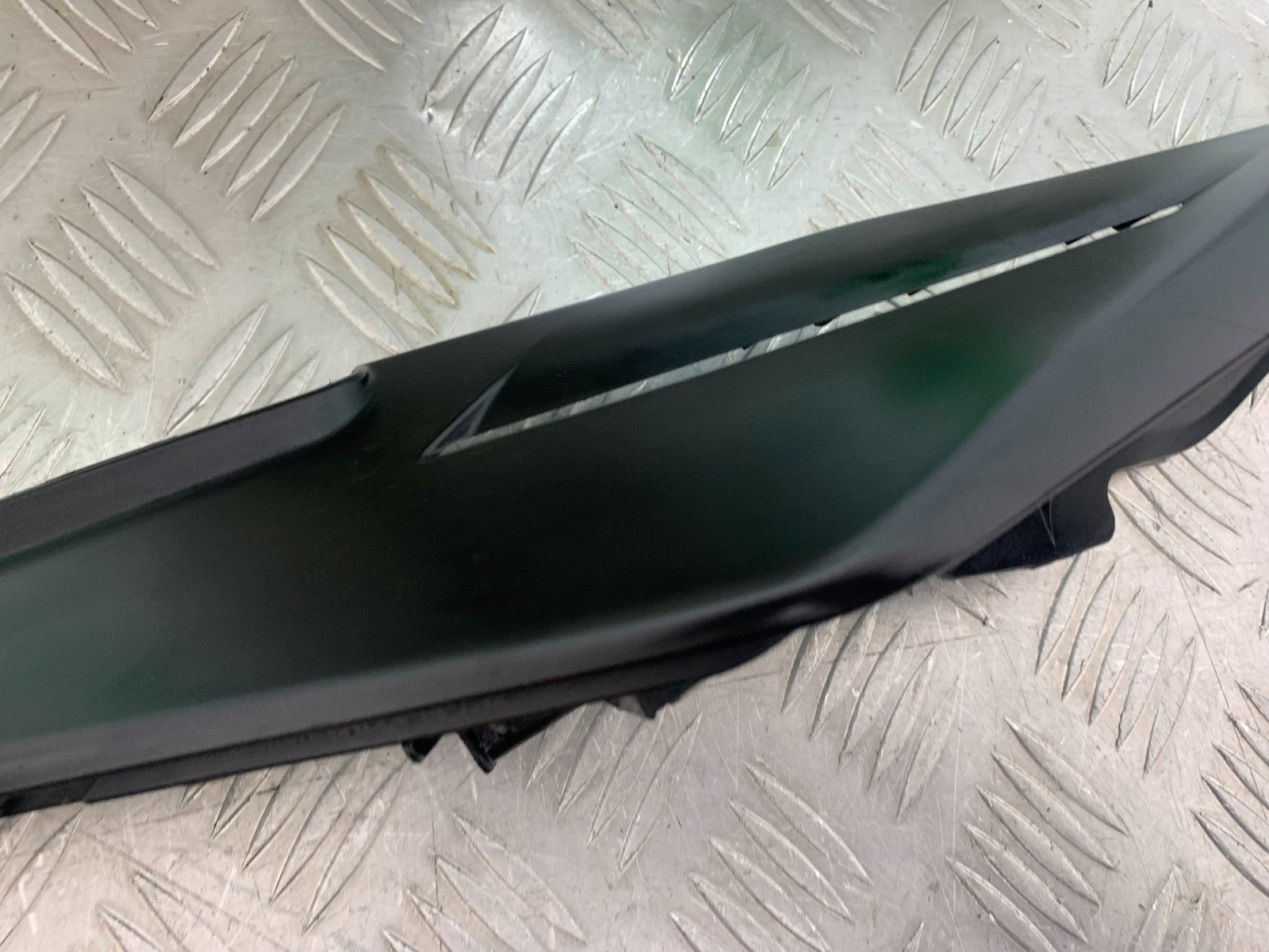APRILIA TUONO 1000 V4 RIGHT SEAT PANEL   YEAR 2013-2014  (CMB1239)
