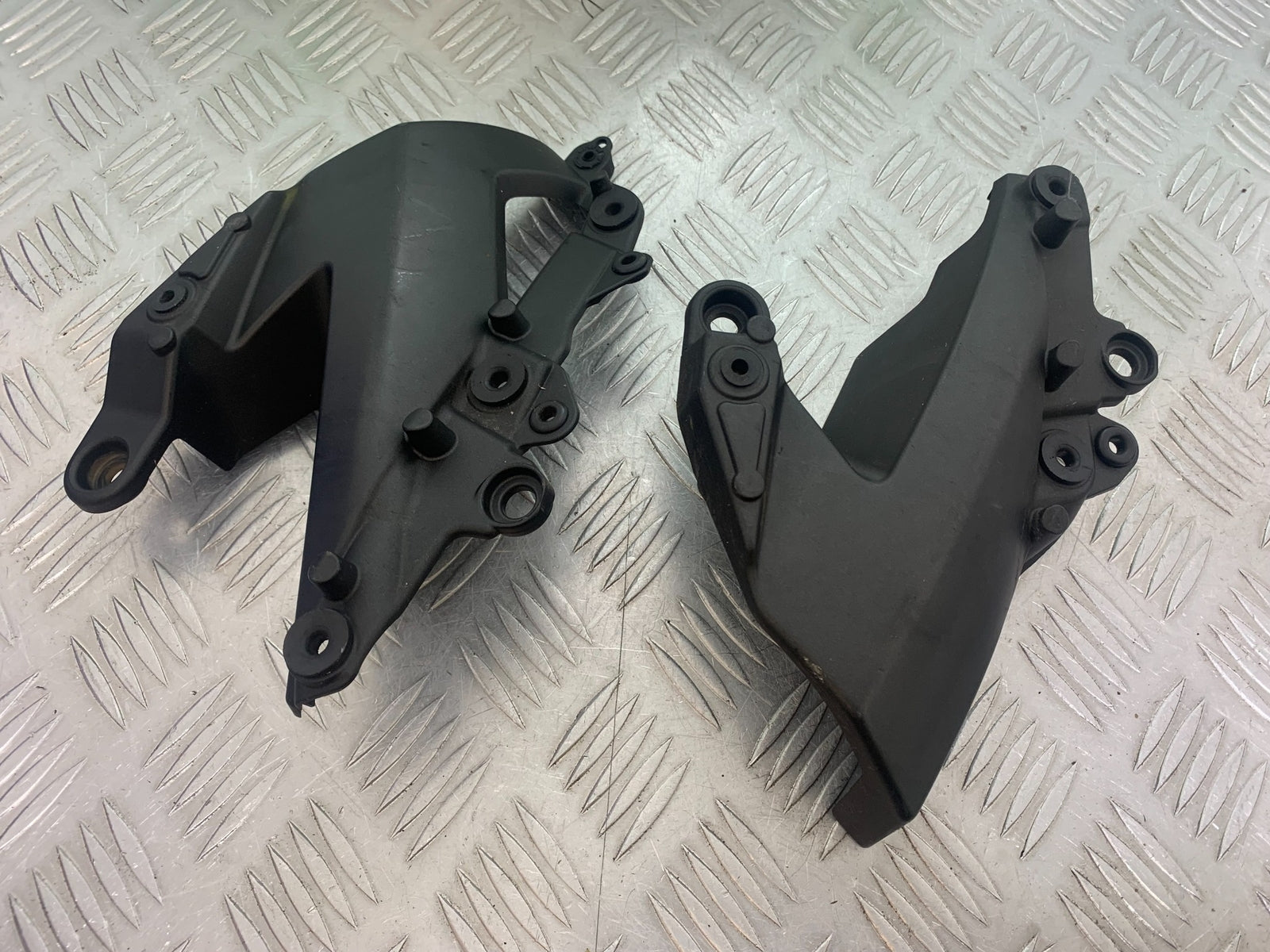 KAWASAKI ZX6R LEFT AND RIGHT INFILL PANELS  YEAR 2009-2012 (CMB1136)