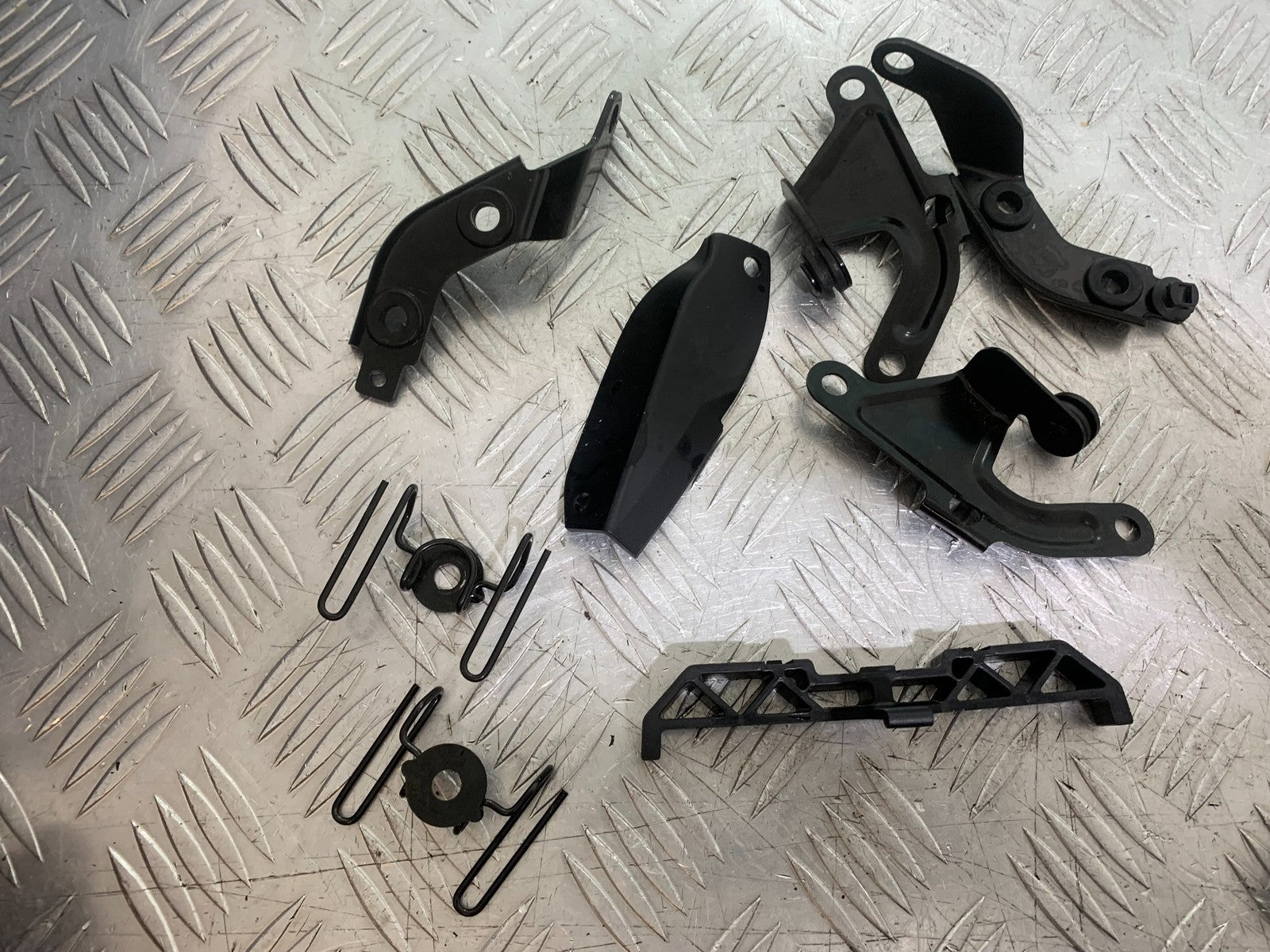 TRIUMPH TRIDENT 660 INFILLS AND BRACKETS  YEAR 2021-2024 (CMB1295)