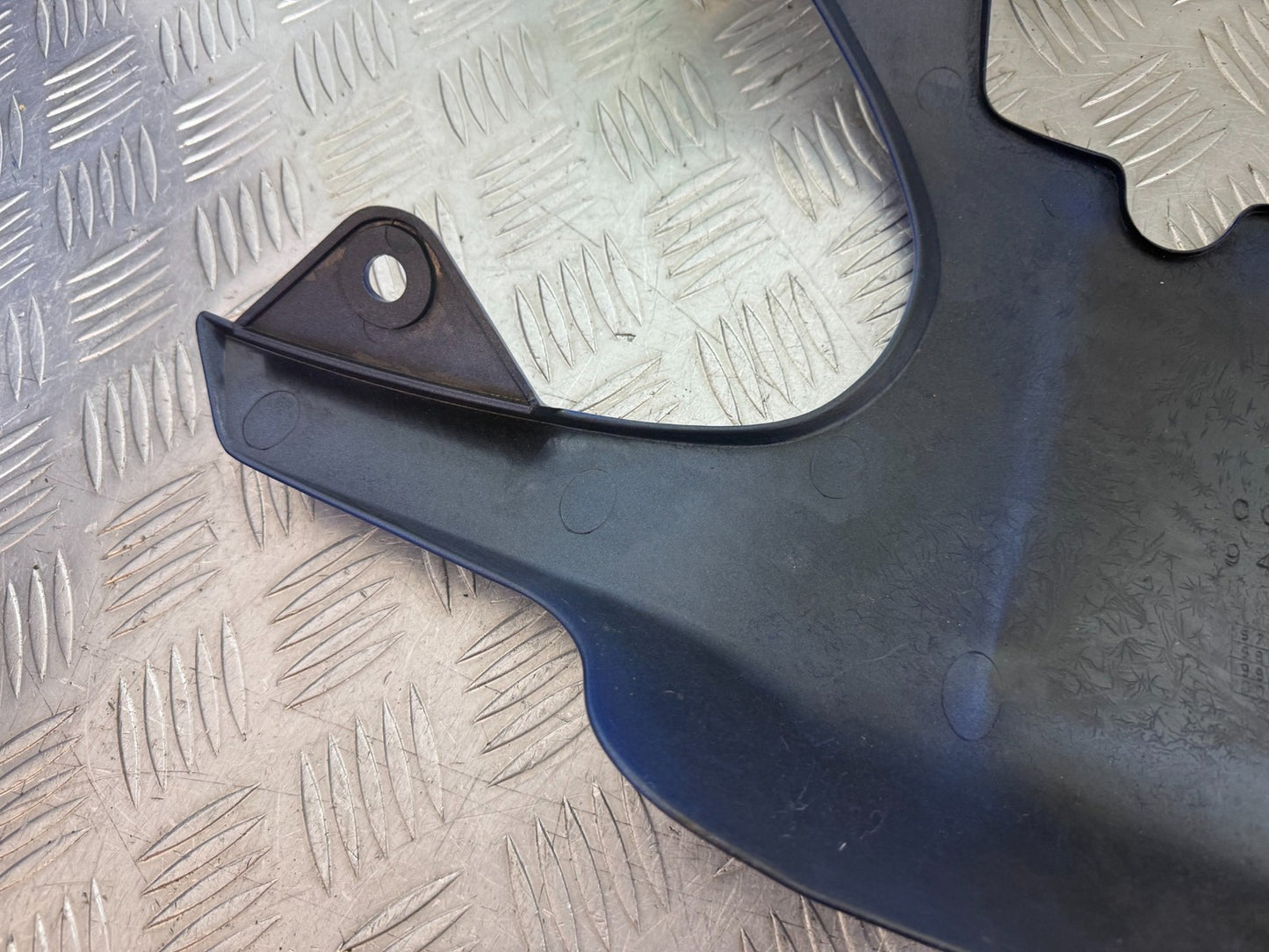 SUZUKI GSX750F GSX 750 F LEFT LOWER FAIRING COWL YEAR 1998 - 2005