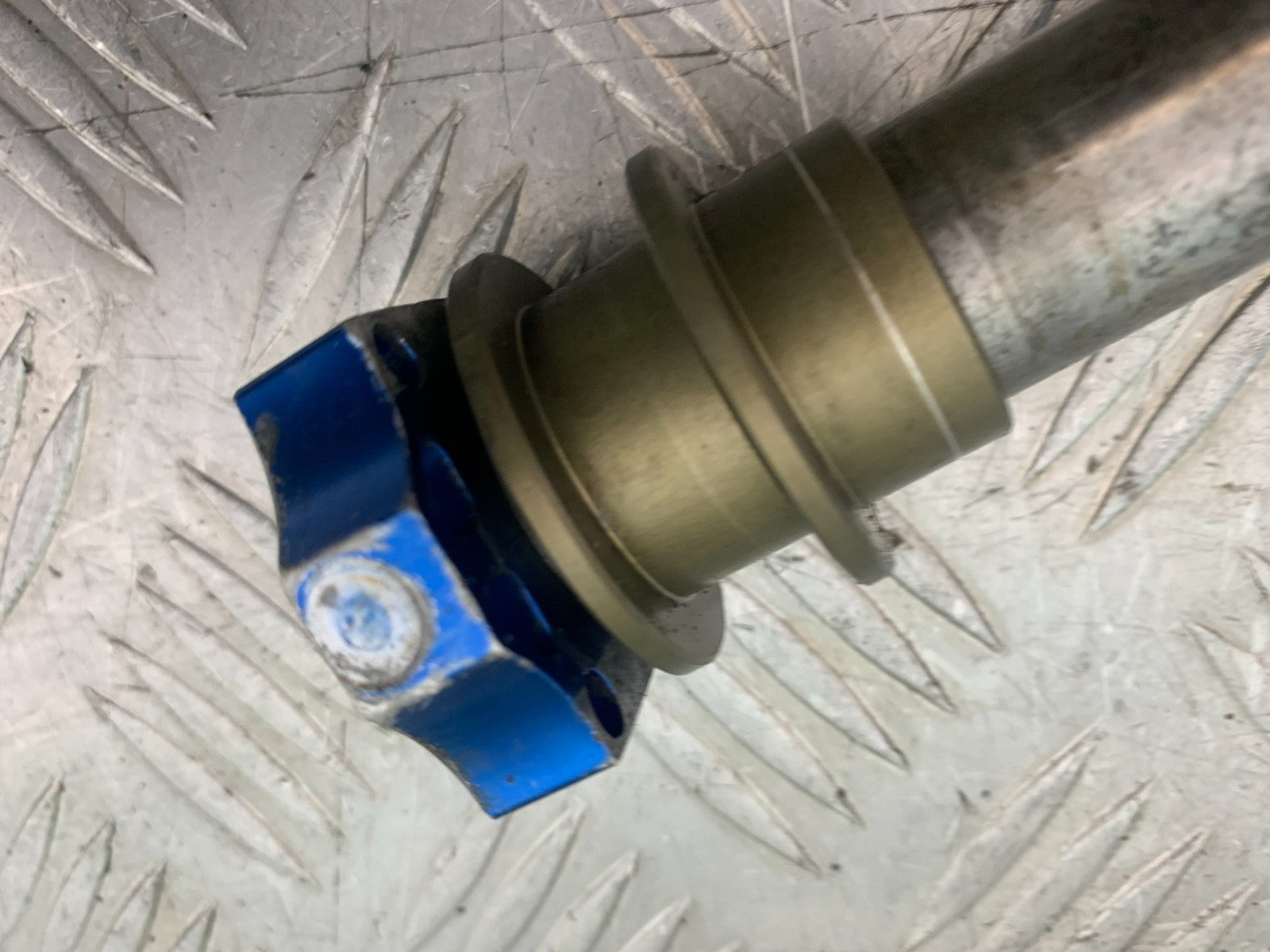 KAWASAKI KXF450 KXF 450 REAR WHEEL SPINDLE YEAR 2013 CMB1217)