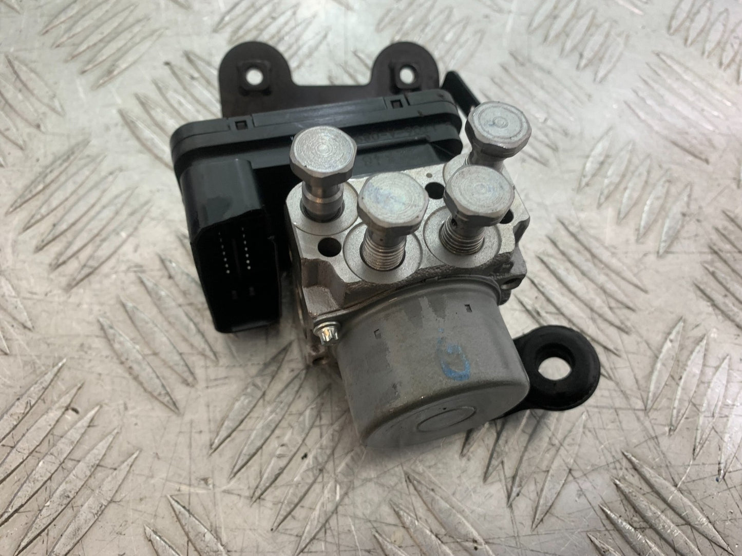 TRIUMPH TRIDENT 660 ABS PUMP  YEAR 2021-2024 (CMB1295)