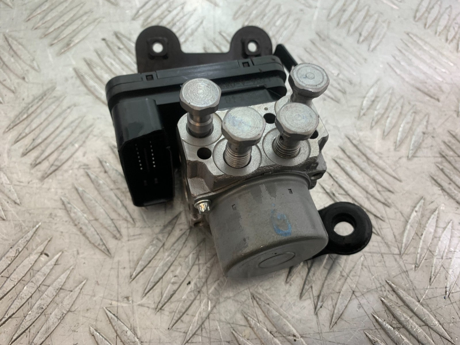 TRIUMPH TRIDENT 660 ABS PUMP  YEAR 2021-2024 (CMB1295)