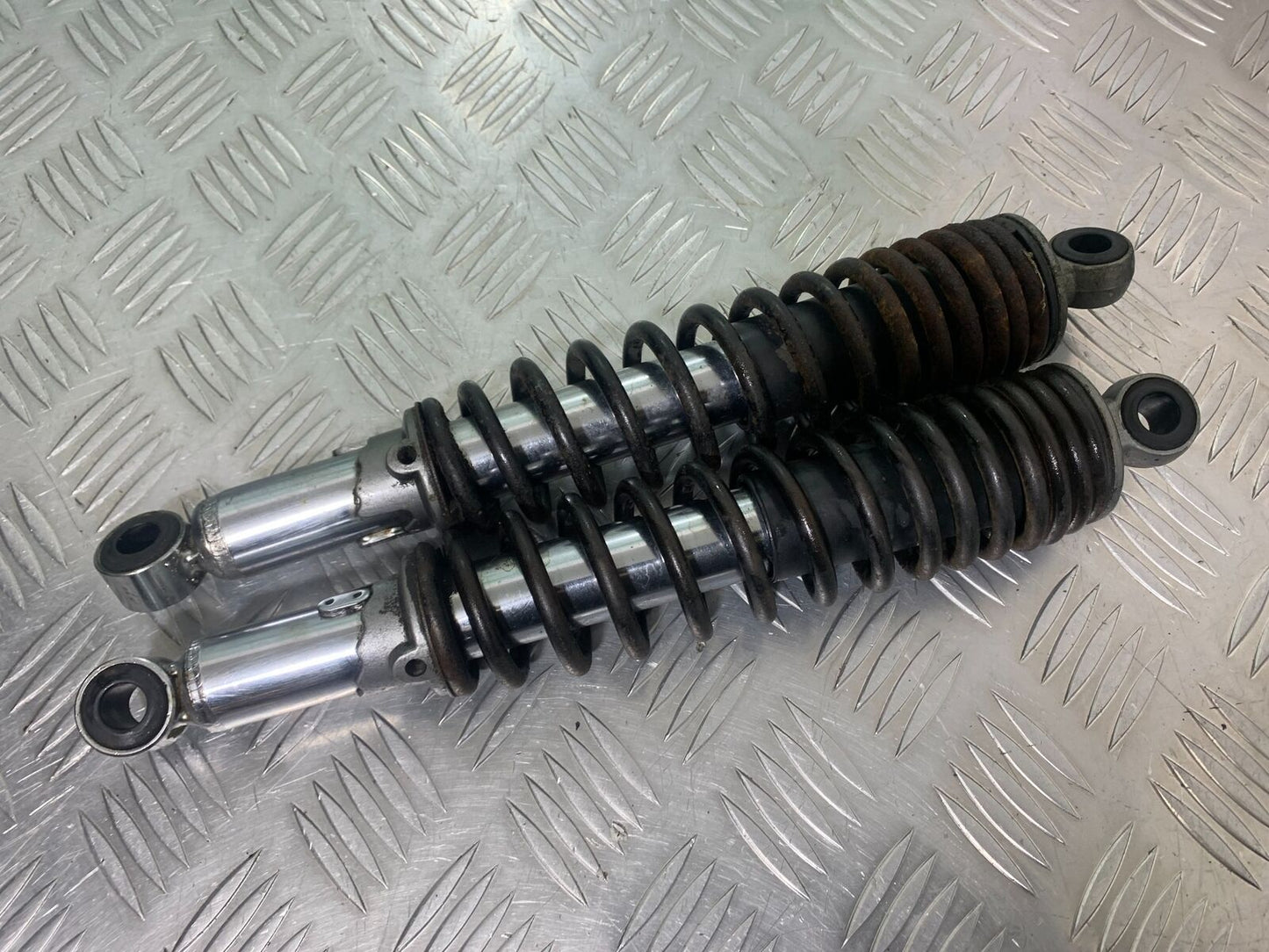 YAMAHA YBR125 YBR 125 REAR SHOCKS YEAR 2005-2007 (CMB1109)