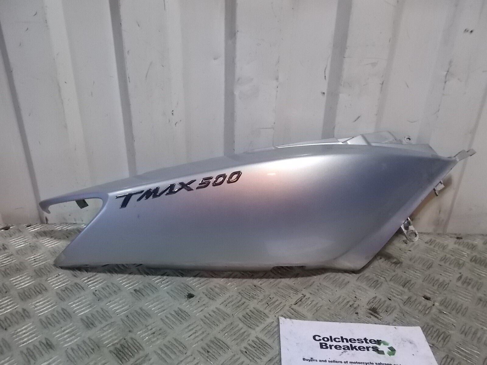 YAMAHA XP500 XP 500 TMAX T-MAX RIGHT SEAT PANEL YEAR 2002