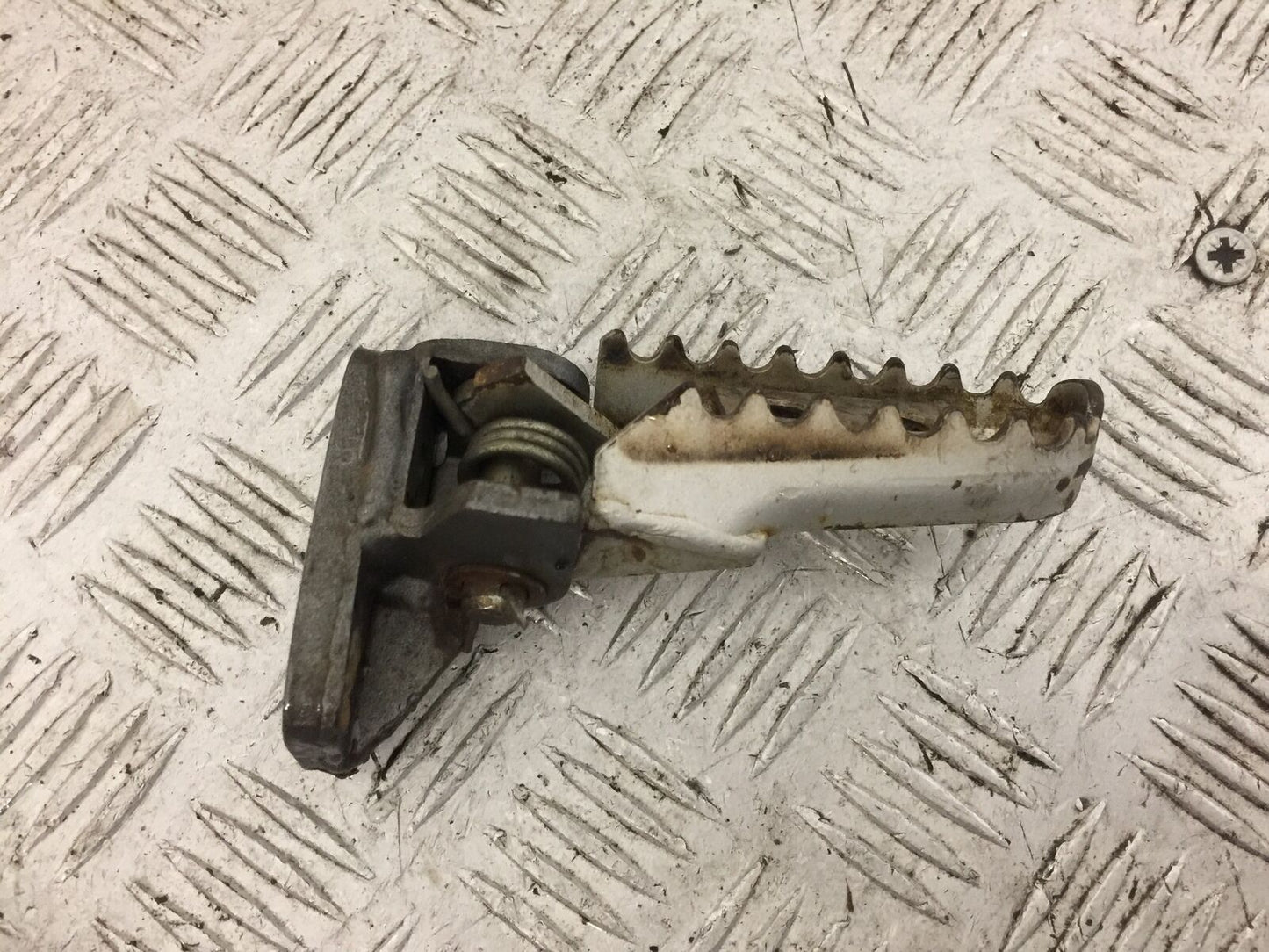HUSQVARNA TE 610 E FRONT RIGHT FOOTPEG   YEAR 2001 (STOCK 803)