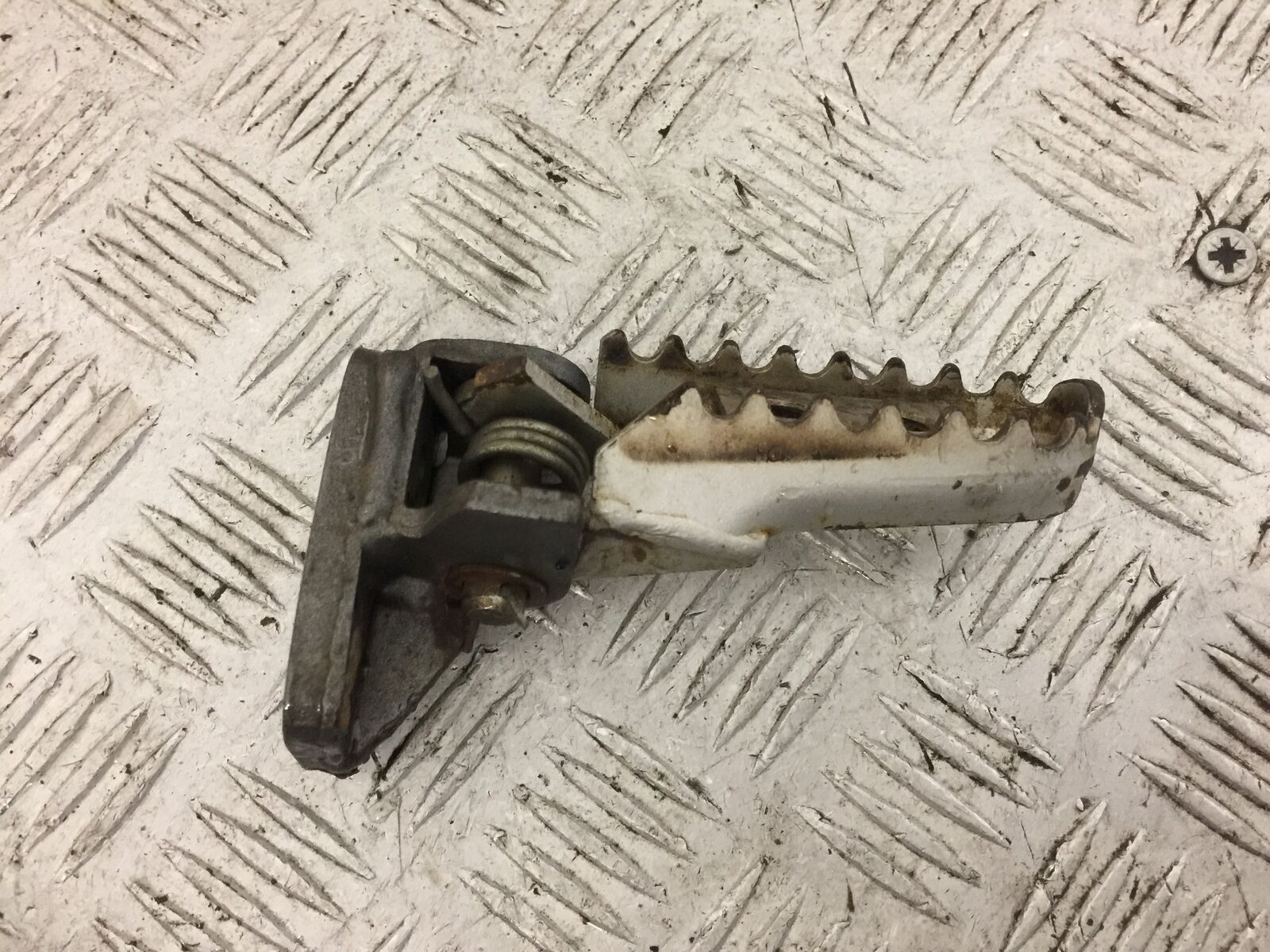 HUSQVARNA TE 610 E FRONT RIGHT FOOTPEG   YEAR 2001 (STOCK 803)