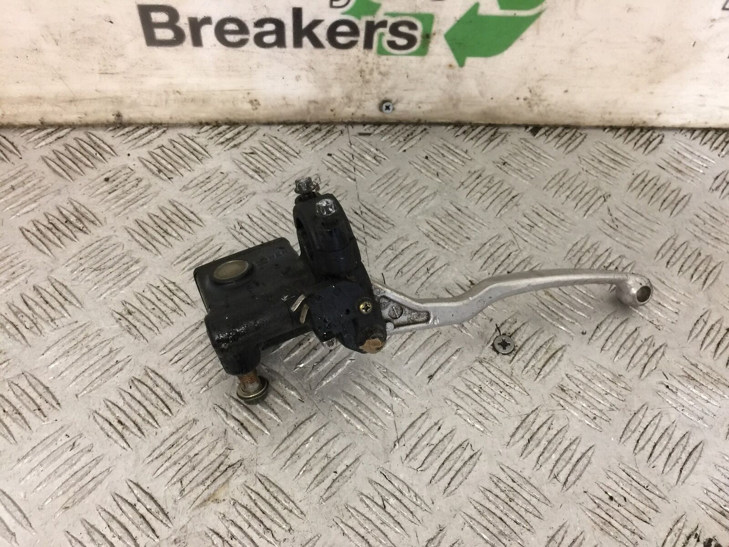 SUZUKI AN 250 BURGMAN FRONT MASTER CYLINDER  YEAR 1999  (STOCK 881)