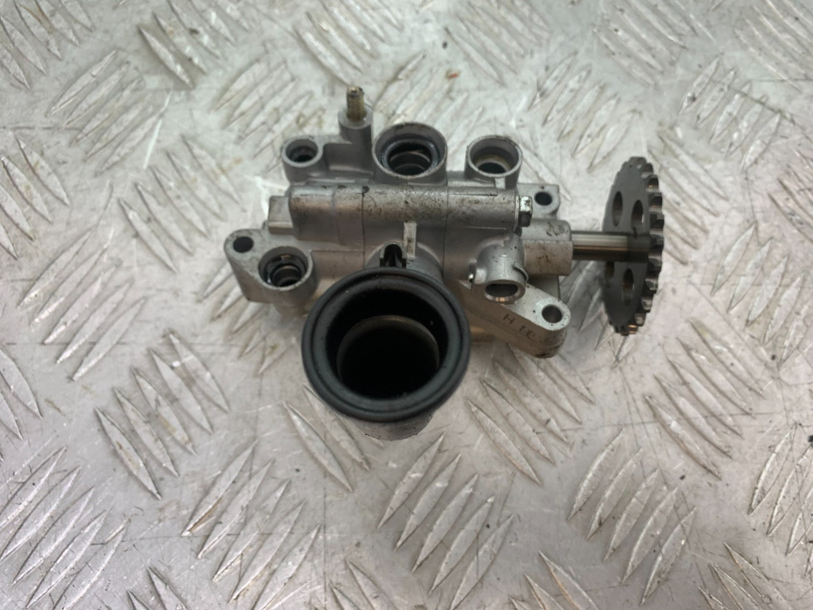HONDA VFR750 VFR 750 OIL PUMP  YEAR 1994-1997 (CMB1156)
