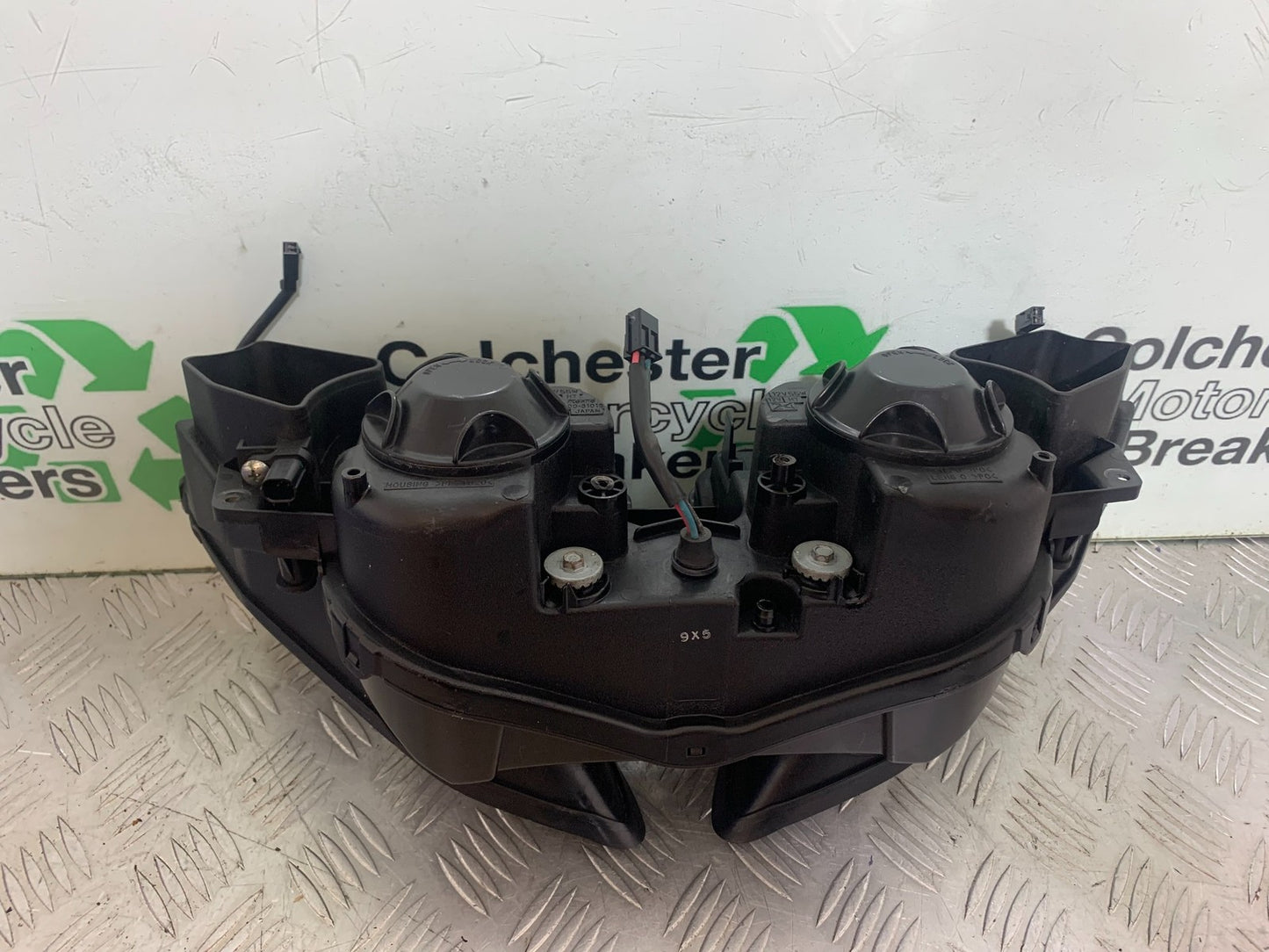 YAMAHA YZF R1 14 B BIG BANG HEADLIGHT   2009-14 (CMB1175)