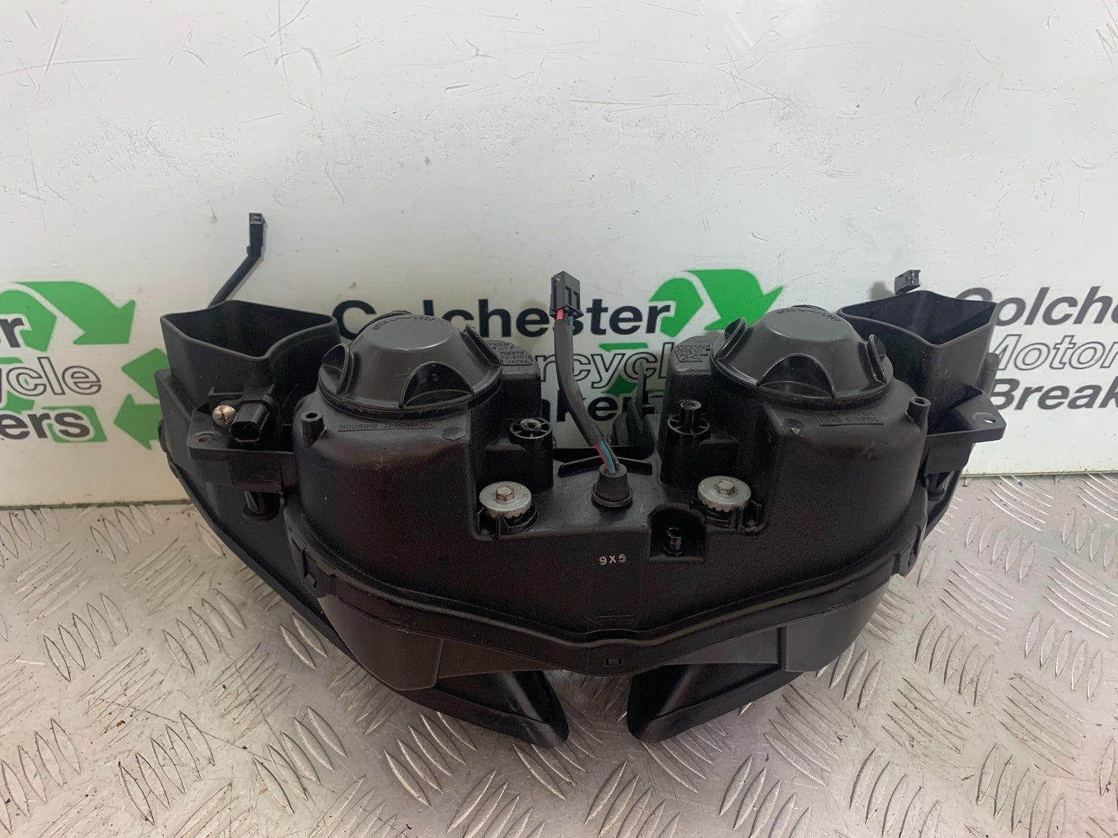 YAMAHA YZF R1 14 B BIG BANG HEADLIGHT   2009-14 (CMB1175)