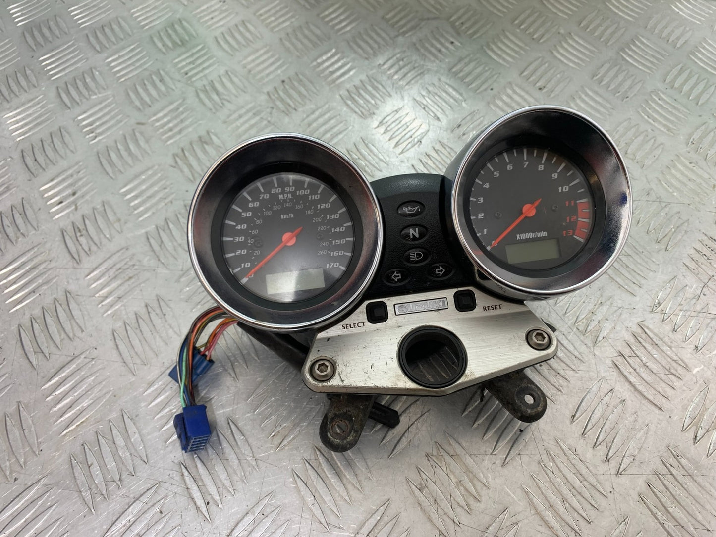 SUZUKI GSF1200 GSF 1200 BANDIT CLOCKS SPEEDO DASH   YEAR 2001-2004 (CMB1188)