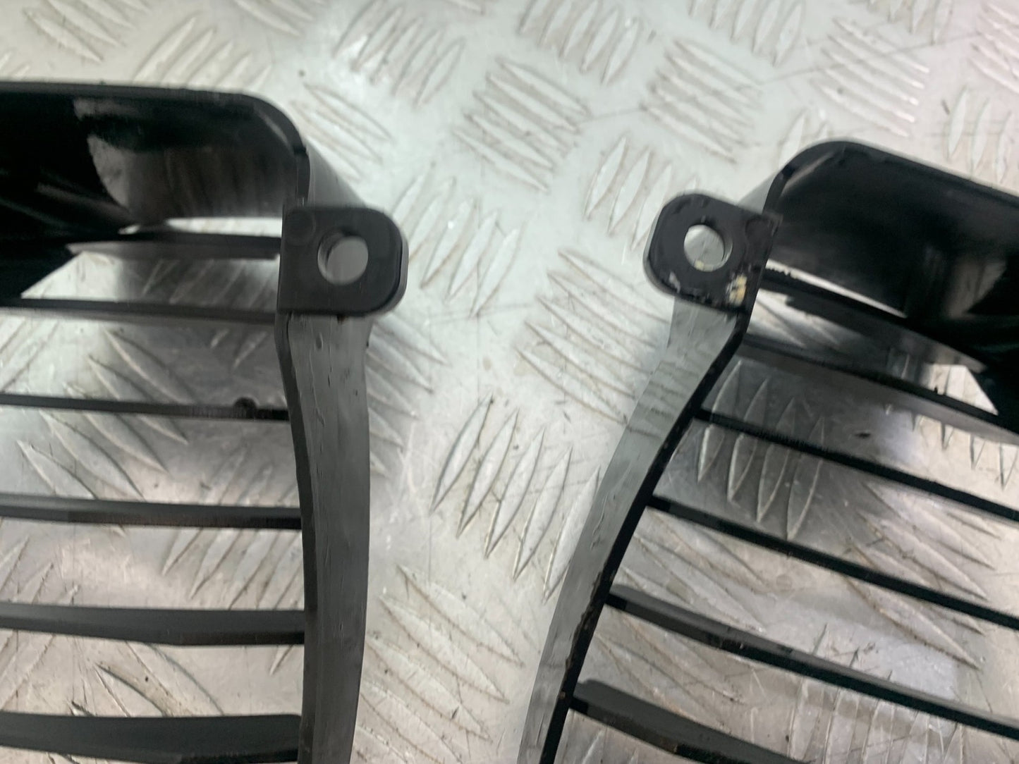 PIAGGIO VESPA GTS 125 LEFT & RIGHT RADIATOR GRILLS YEAR 2009-14 (CMB1261)