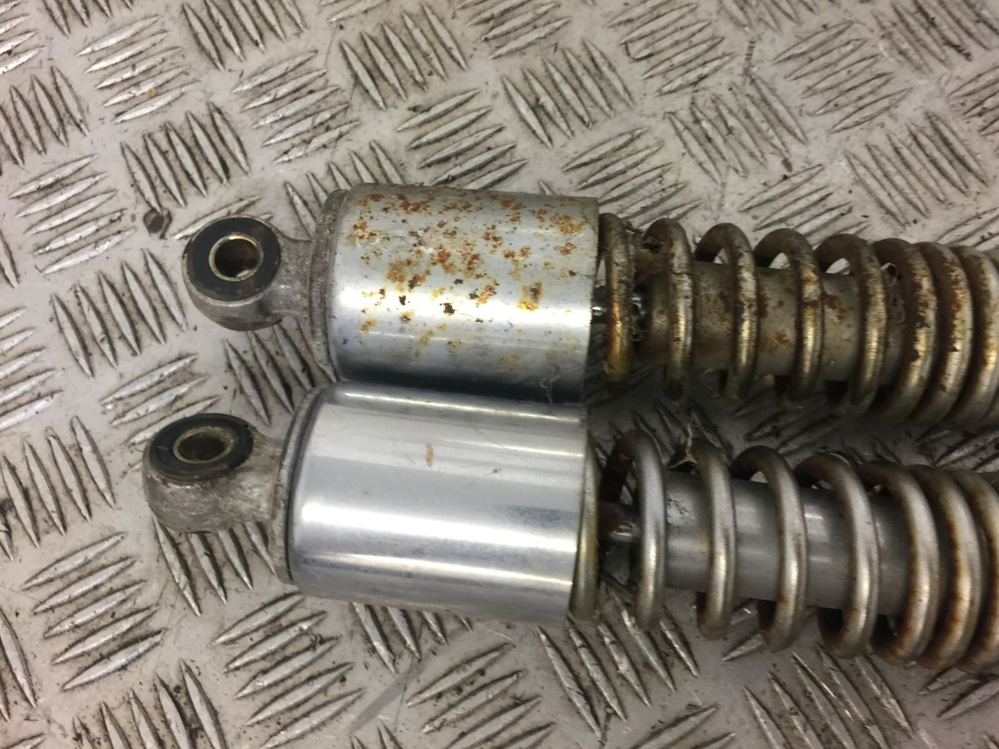 SUZUKI GN125 GN 125 REAR SHOCKS  YEAR 1994-1999 (STOCK 496)