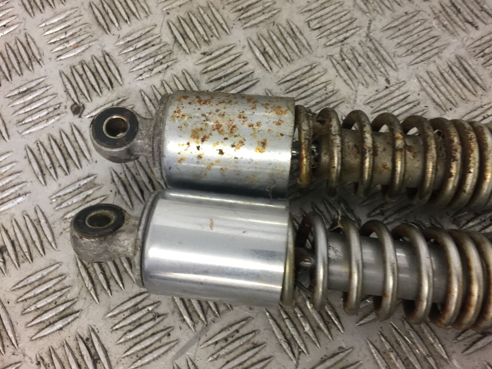 SUZUKI GN125 GN 125 REAR SHOCKS  YEAR 1994-1999 (STOCK 496)