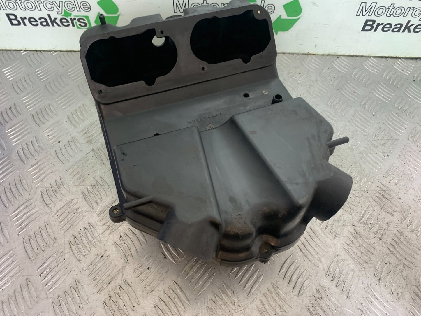 KAWASAKI ZZR1100 D AIRBOX  YEAR 1993-2001 (CMB1289)