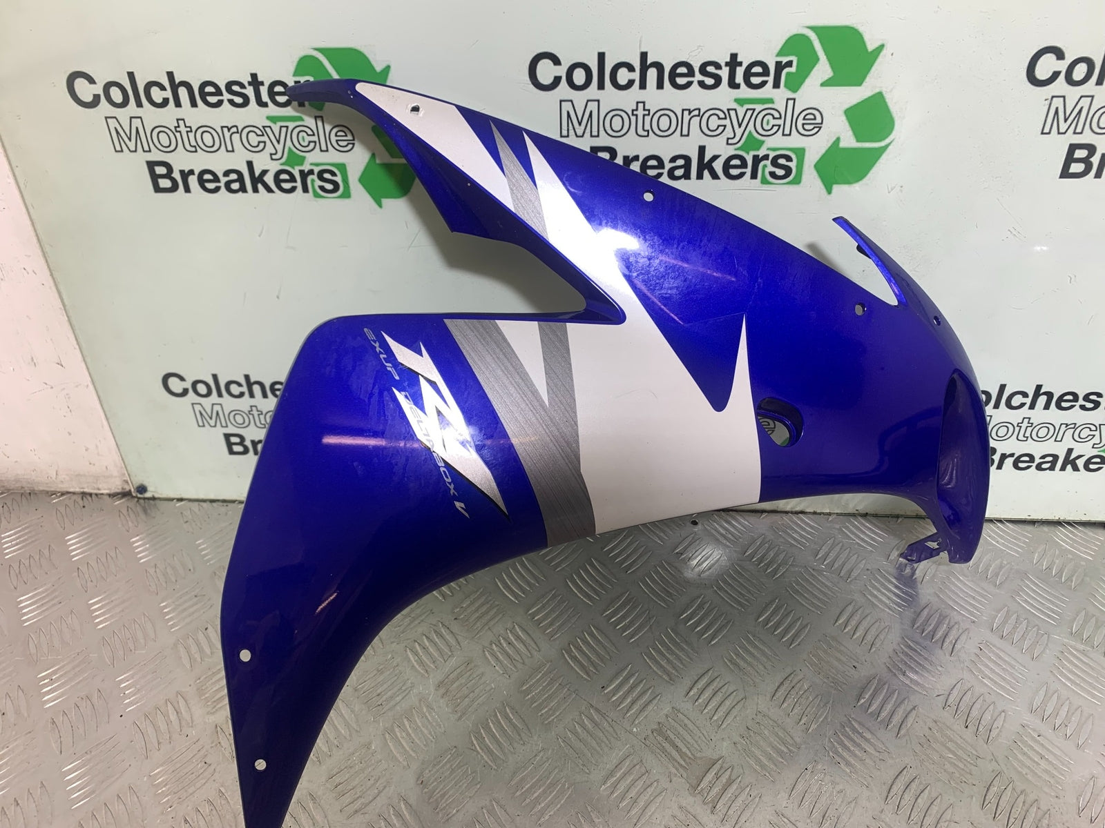 YAMAHA YZF R1 RIGHT FAIRING PANEL YEAR 2004-2006 (CMB1155)