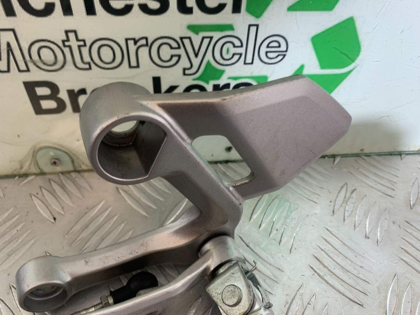YAMAHA XSR900 XSR 900 FRONT LEFT HANGER YEAR 2021-2022 (CMB1073)