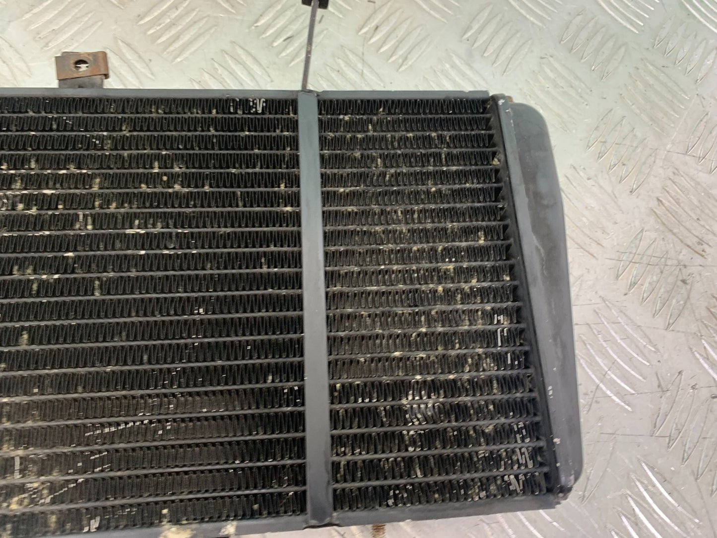 TRIUMPH 955i SPRINT ST RADIATOR YEAR 1999-04 (CMB1230)