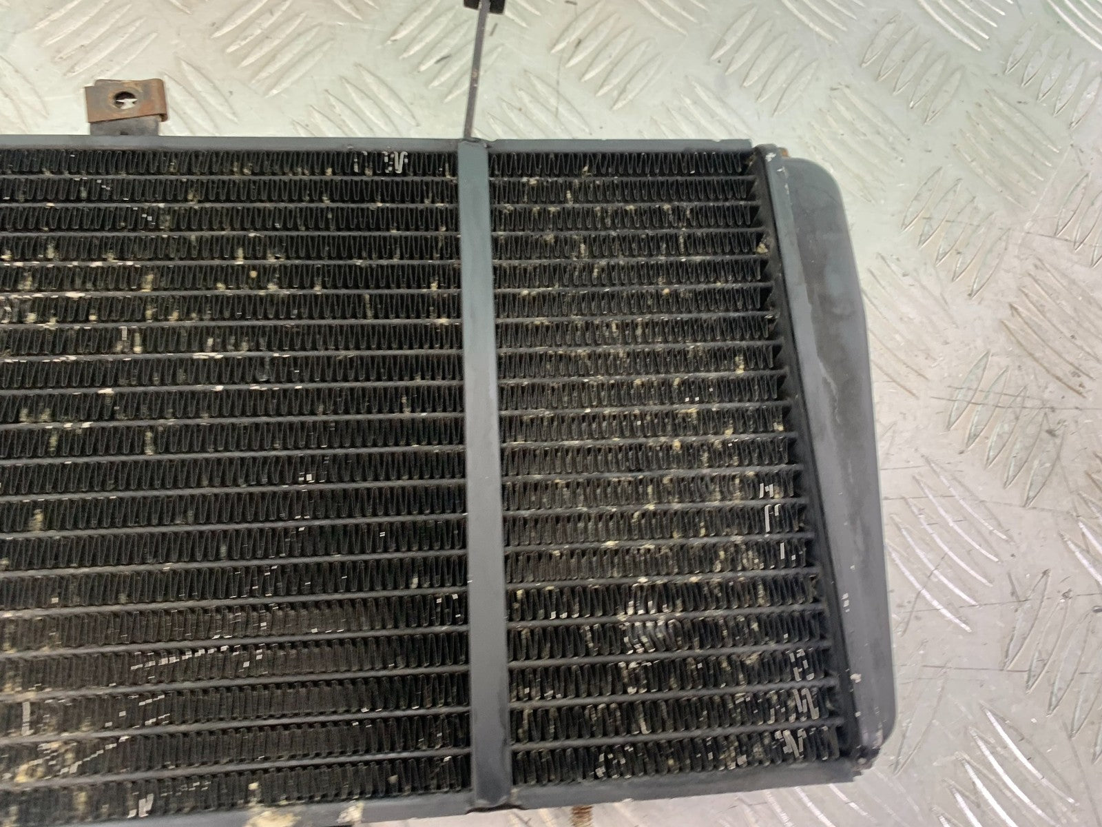 TRIUMPH 955i SPRINT ST RADIATOR YEAR 1999-04 (CMB1230)