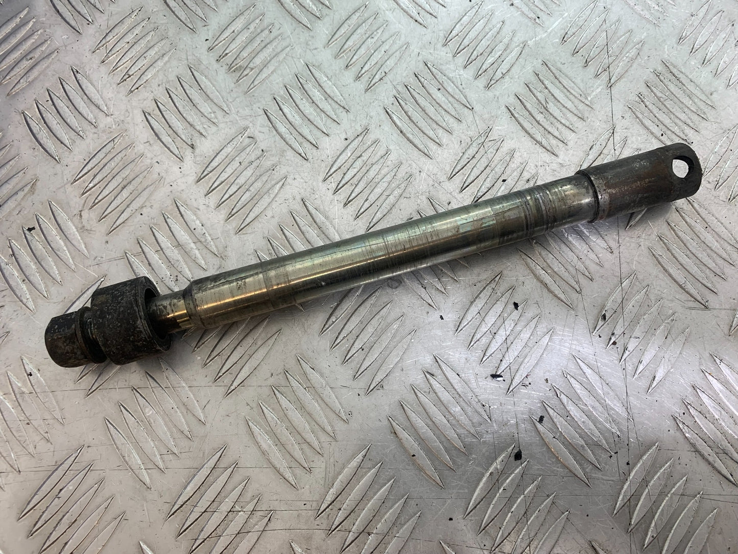 HARLEY DAVIDSON FXS BLACKLINE 1585 FRONT SPINDLE YEAR 2012 (CMB1147)